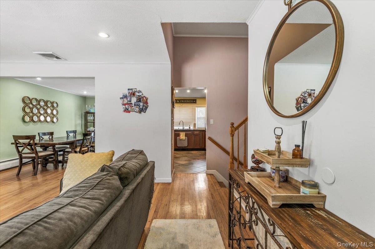 #3 photo, 201 Martin Drive, Syosset , NY 11791