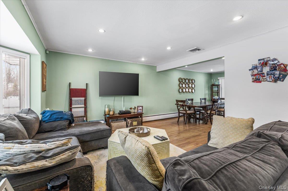 #4 photo, 201 Martin Drive, Syosset , NY 11791