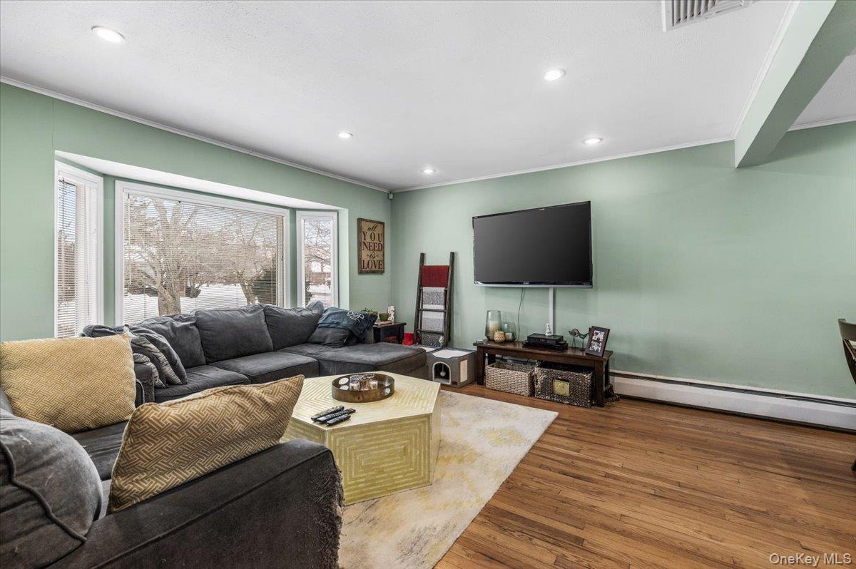 #5 photo, 201 Martin Drive, Syosset , NY 11791