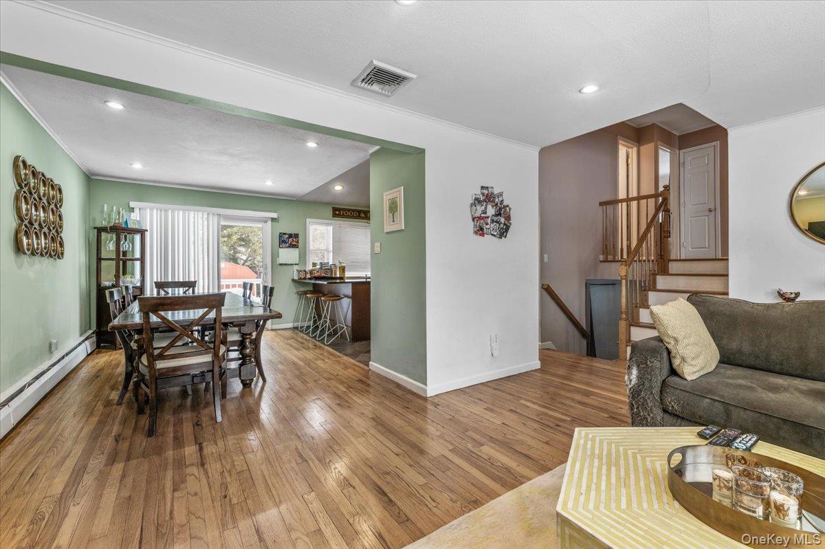 #7 photo, 201 Martin Drive, Syosset , NY 11791