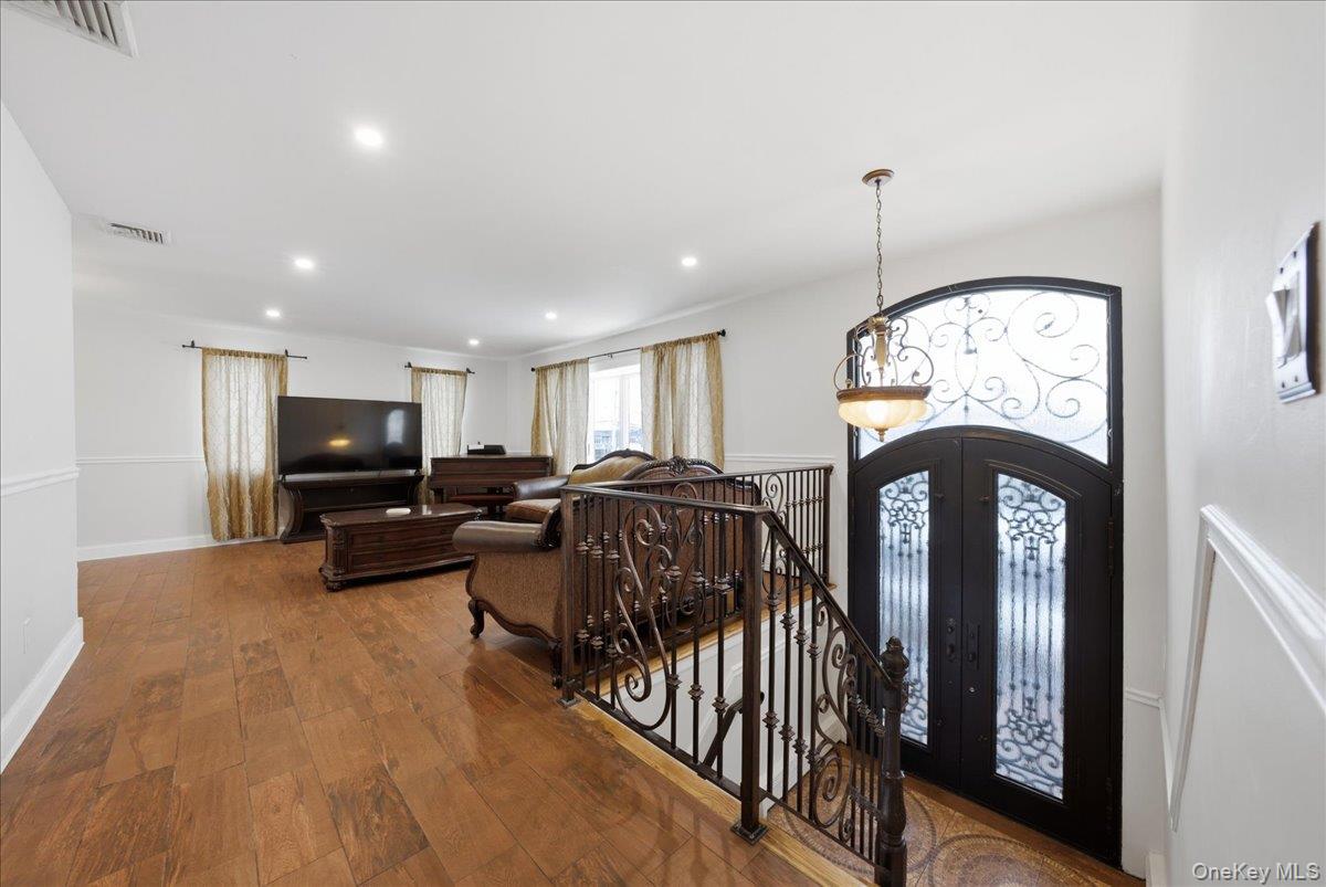 #15 photo, 101 Jetmore Place, Massapequa , NY 11758