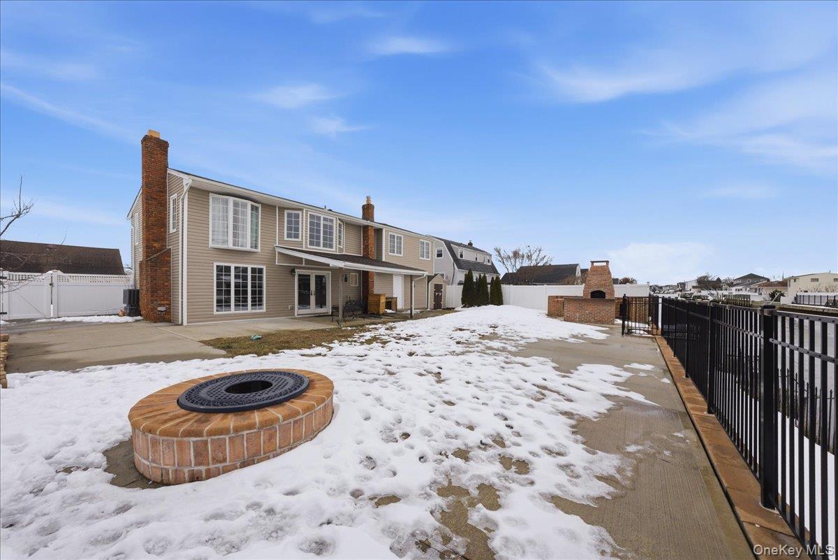 #4 photo, 101 Jetmore Place, Massapequa , NY 11758