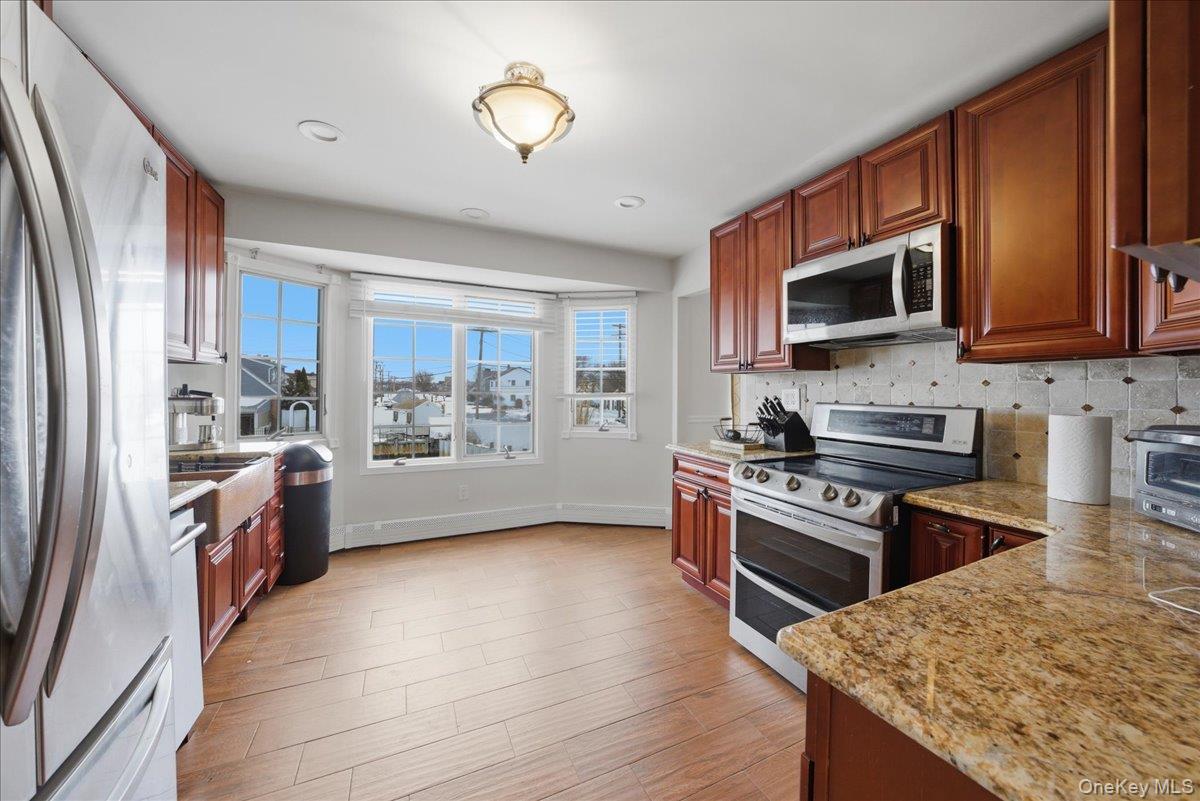 #5 photo, 101 Jetmore Place, Massapequa , NY 11758