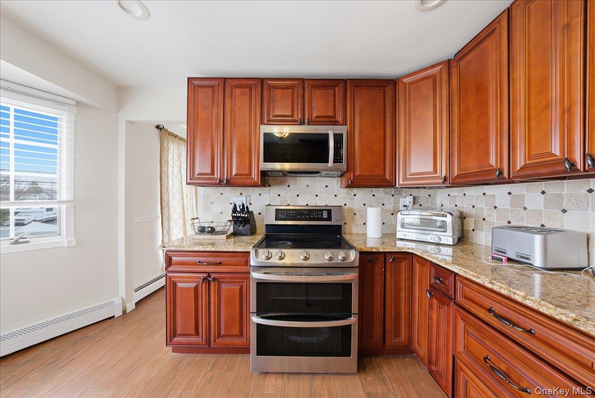 #6 photo, 101 Jetmore Place, Massapequa , NY 11758