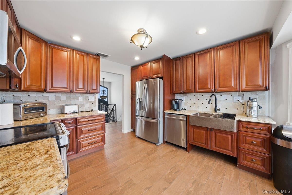 #9 photo, 101 Jetmore Place, Massapequa , NY 11758