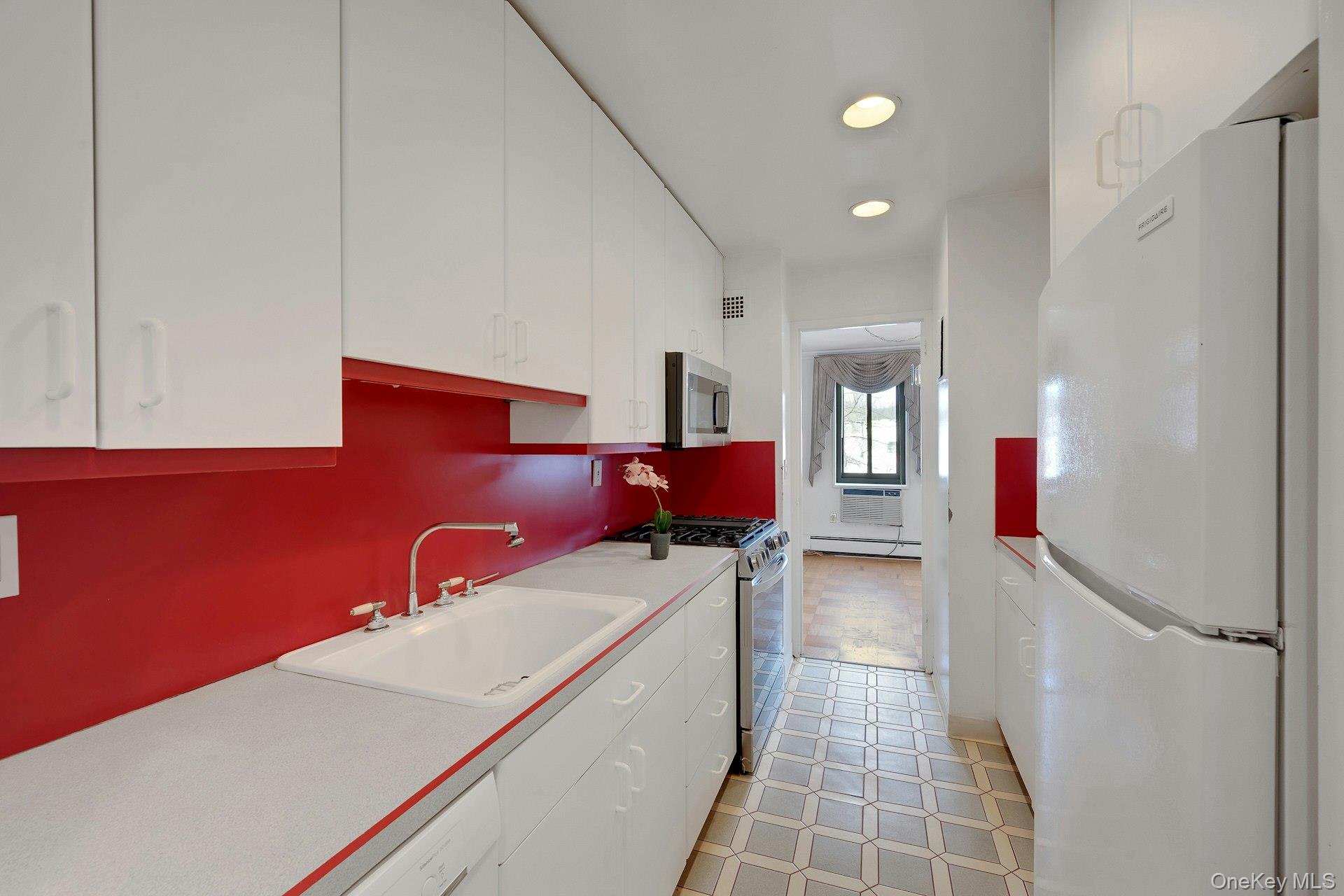 #7 photo, 100 E Hartsdale Avenue, 뉴욕주 Hartsdale , NY 10530