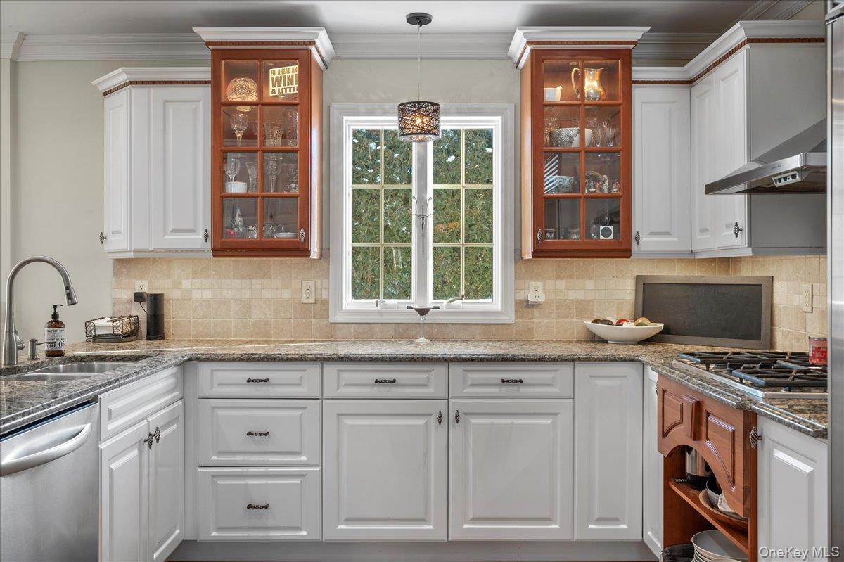 #16 photo, 299 STRATTON Road, New Rochelle , NY 10804