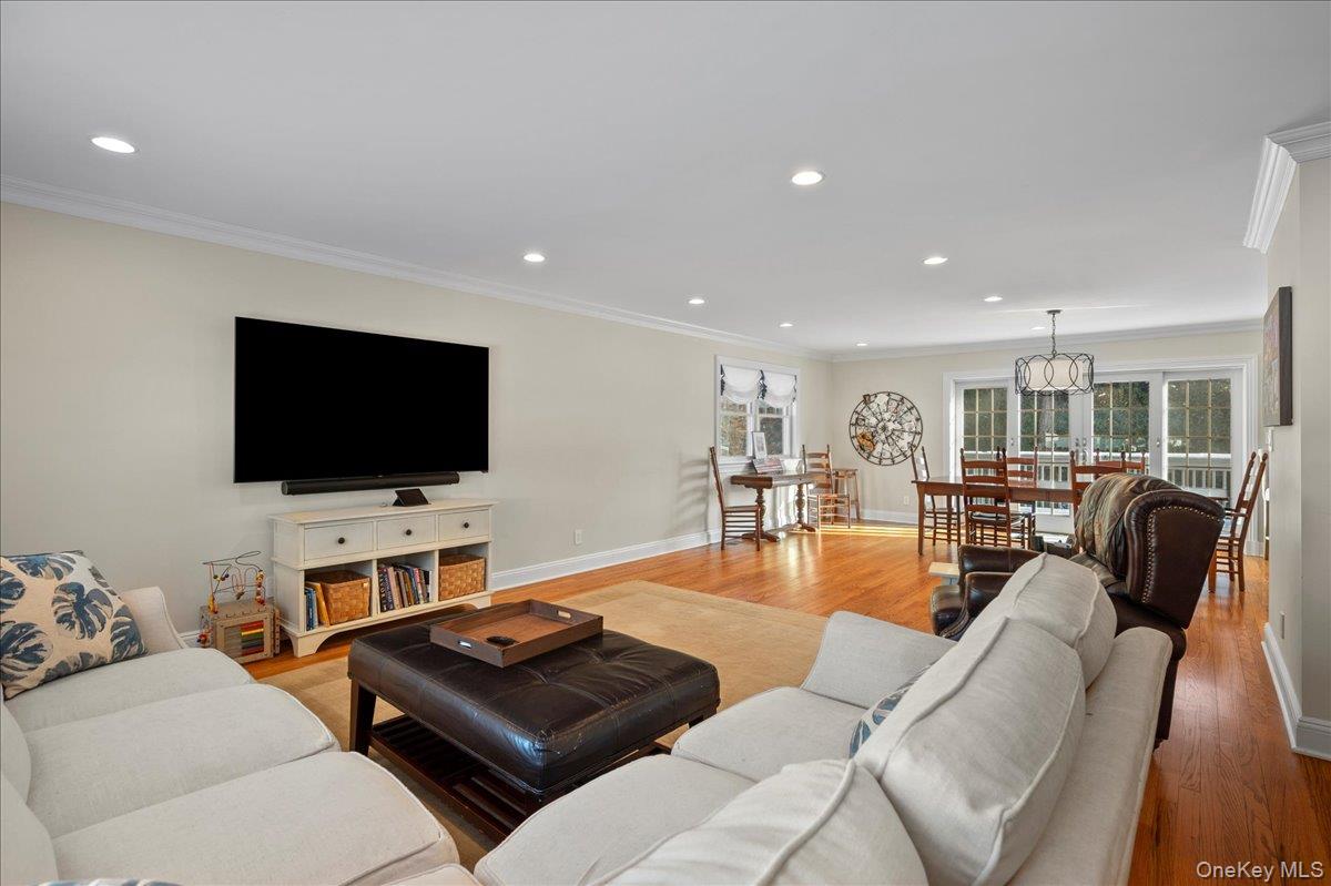 #4 photo, 299 STRATTON Road, New Rochelle , NY 10804