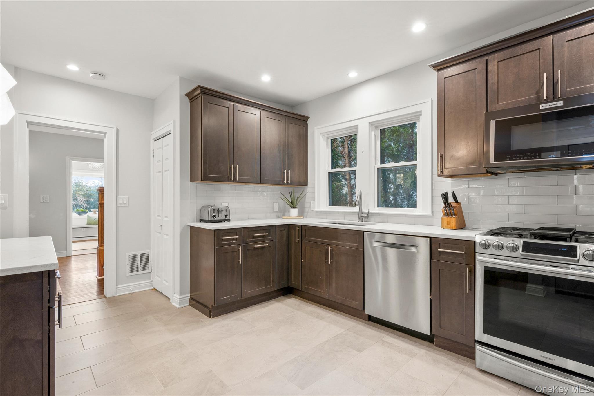 #13 photo, 85 Lakeview Avenue, Scarsdale , NY 10583