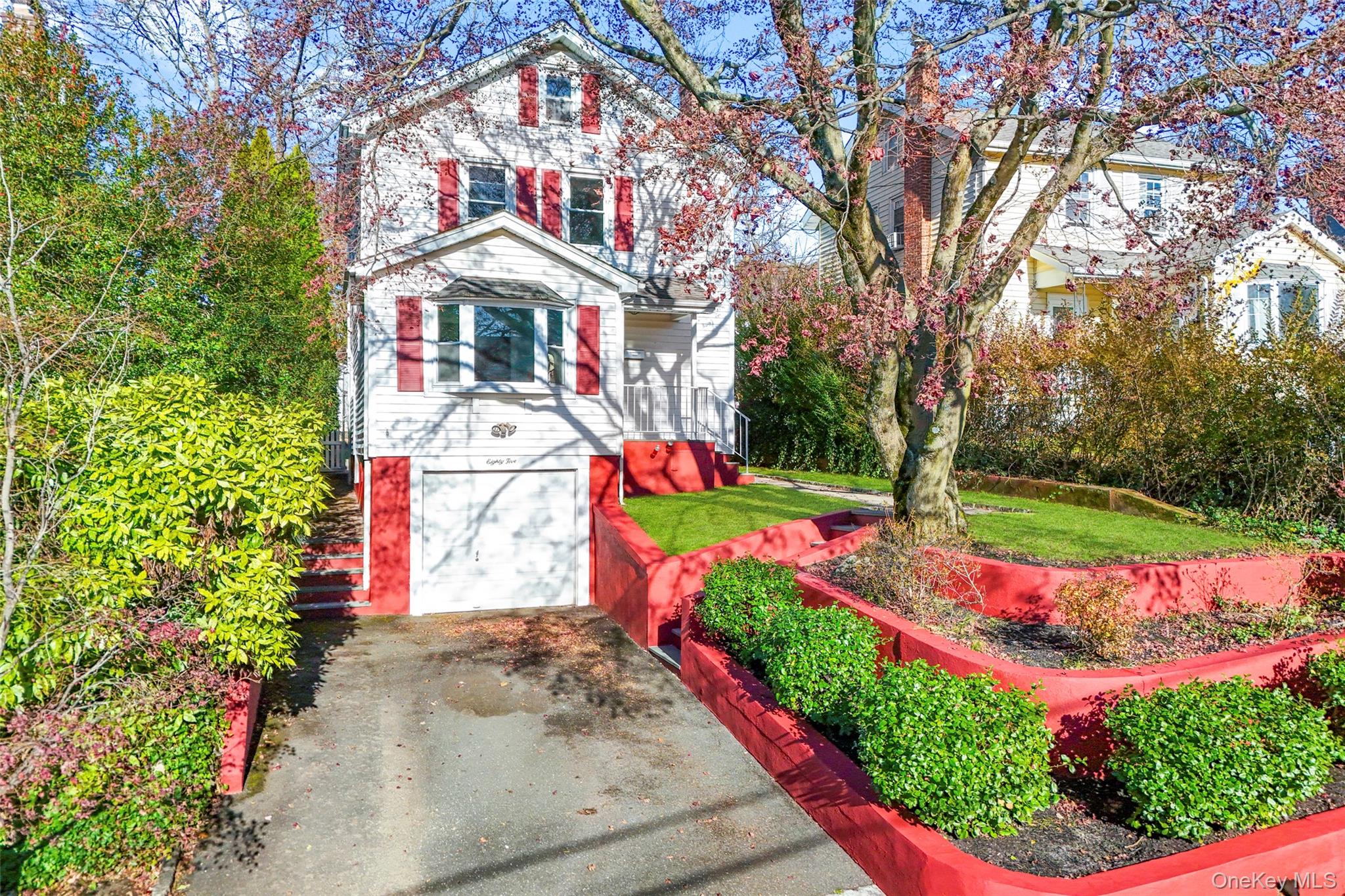 #2 photo, 85 Lakeview Avenue, Scarsdale , NY 10583