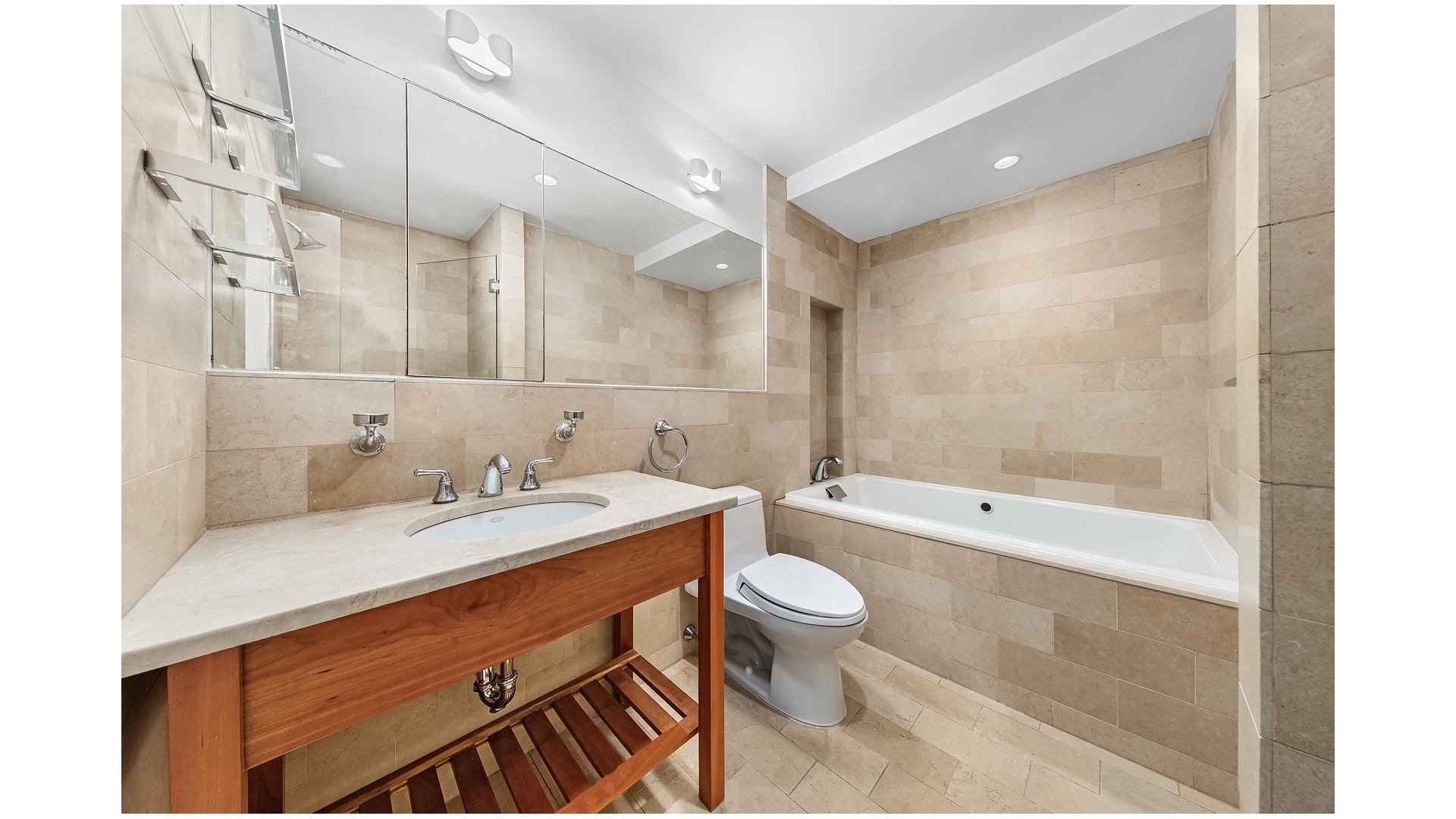 #8 photo, 202 BOWERY, מנהטן Nolita , NY 10012