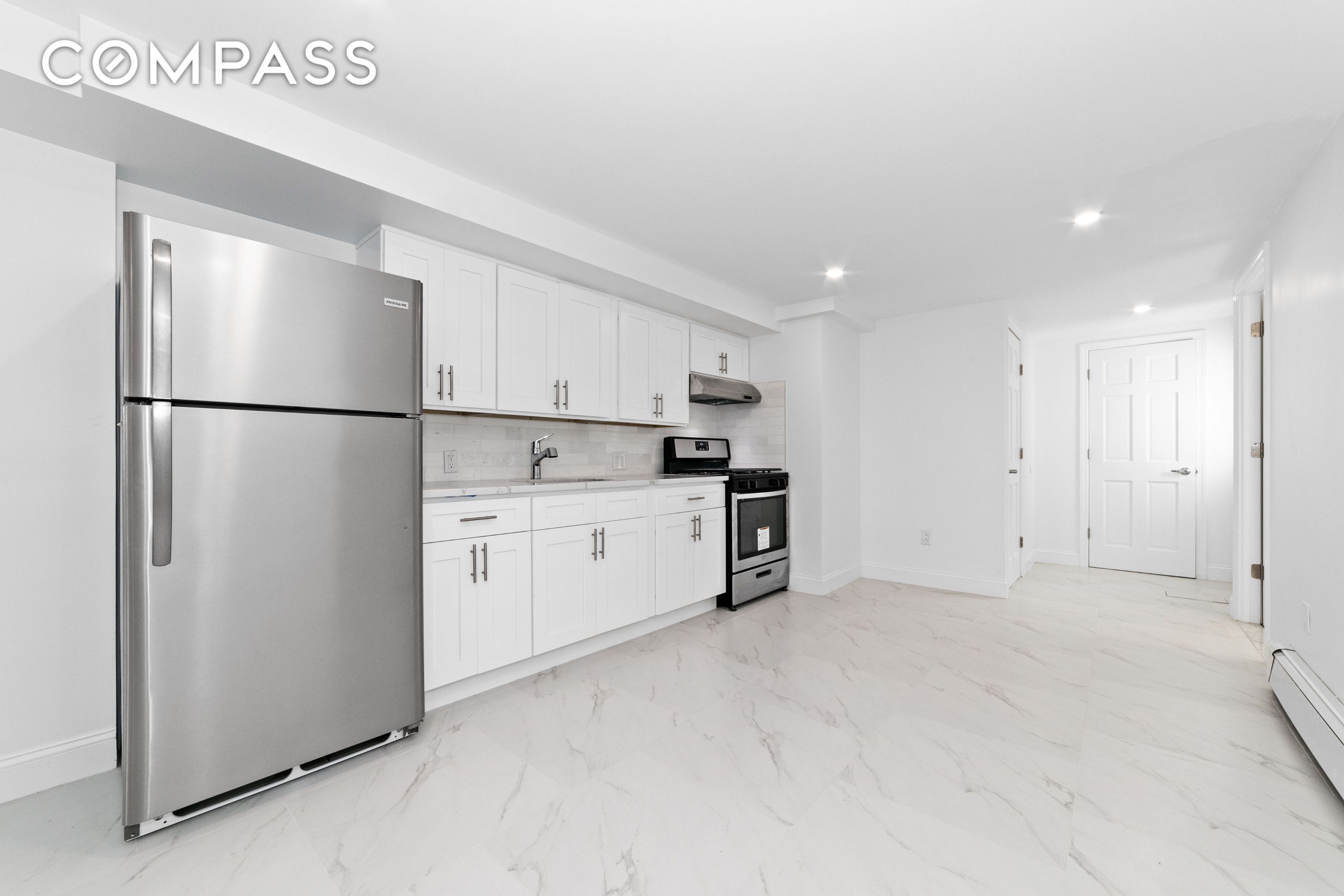 #10 photo, 24-41 82nd Street, 뉴욕퀸즈 Jackson Heights , NY 11370