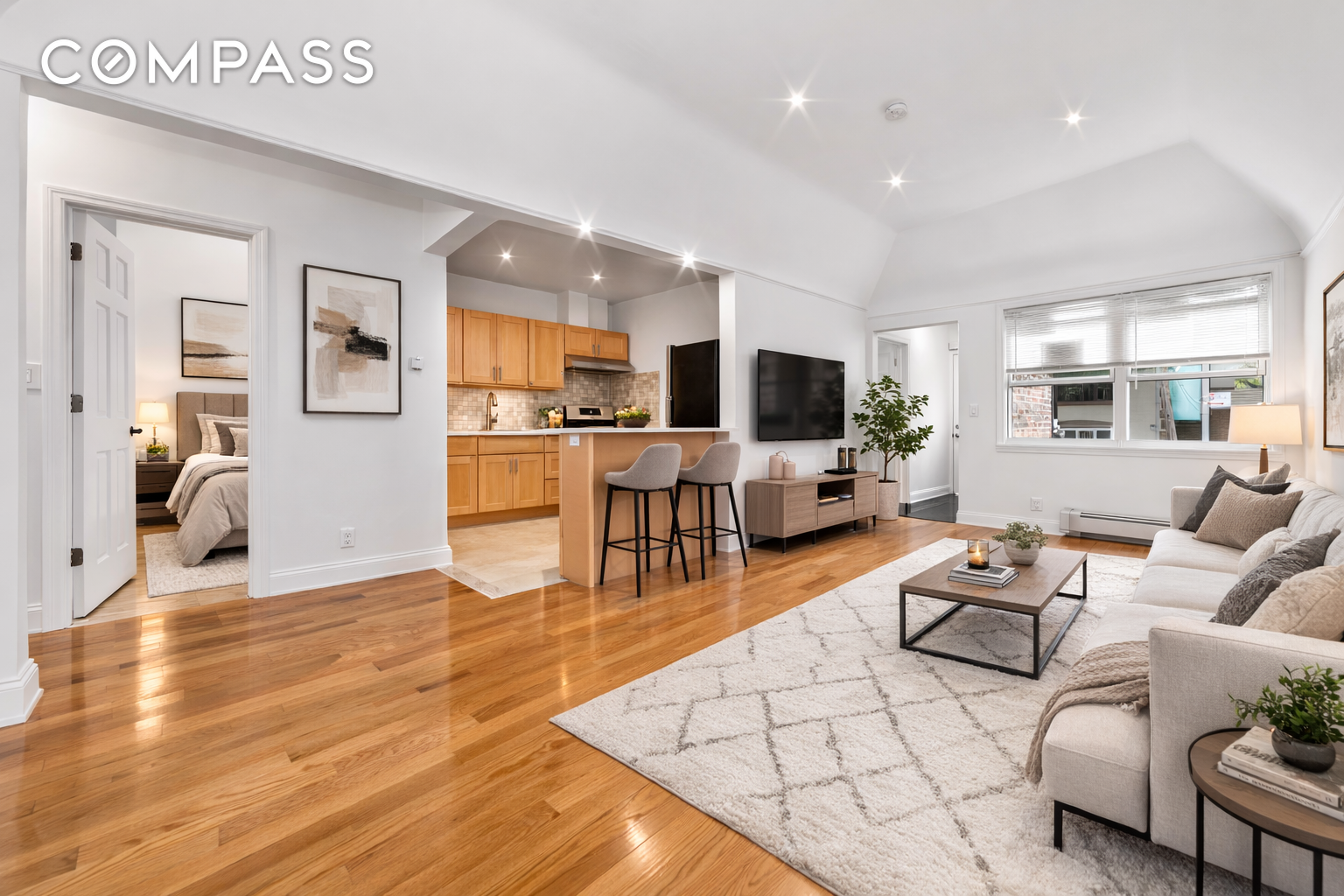 #5 photo, 24-41 82nd Street, 뉴욕퀸즈 Jackson Heights , NY 11370