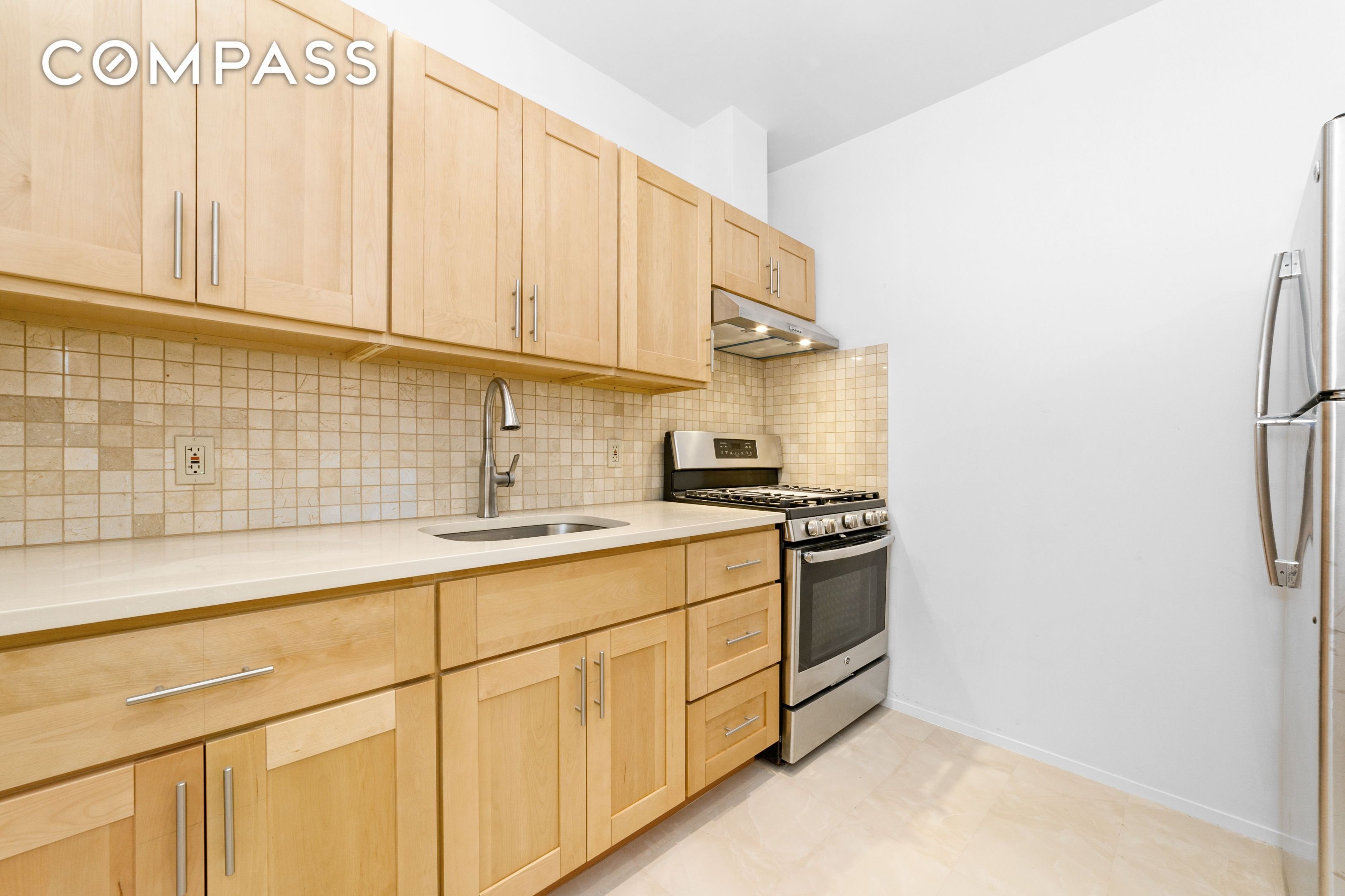 #7 photo, 24-41 82nd Street, 뉴욕퀸즈 Jackson Heights , NY 11370