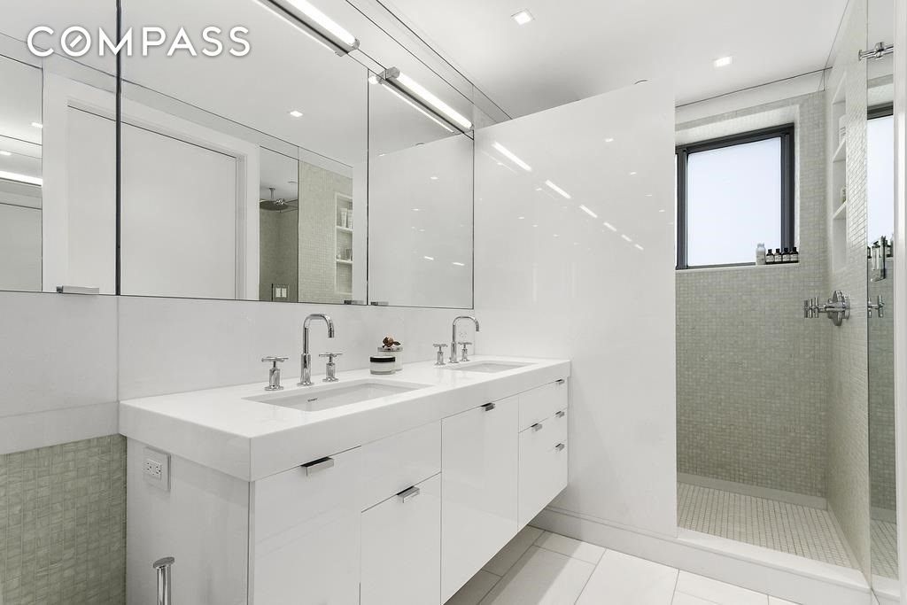 #11 photo, New York City, East Village , NY 10009