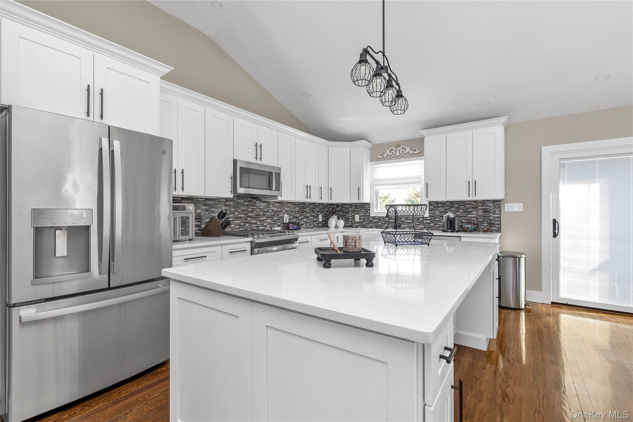 #11 photo, 5 W End Avenue, מחוז נסאו Massapequa , NY 11758