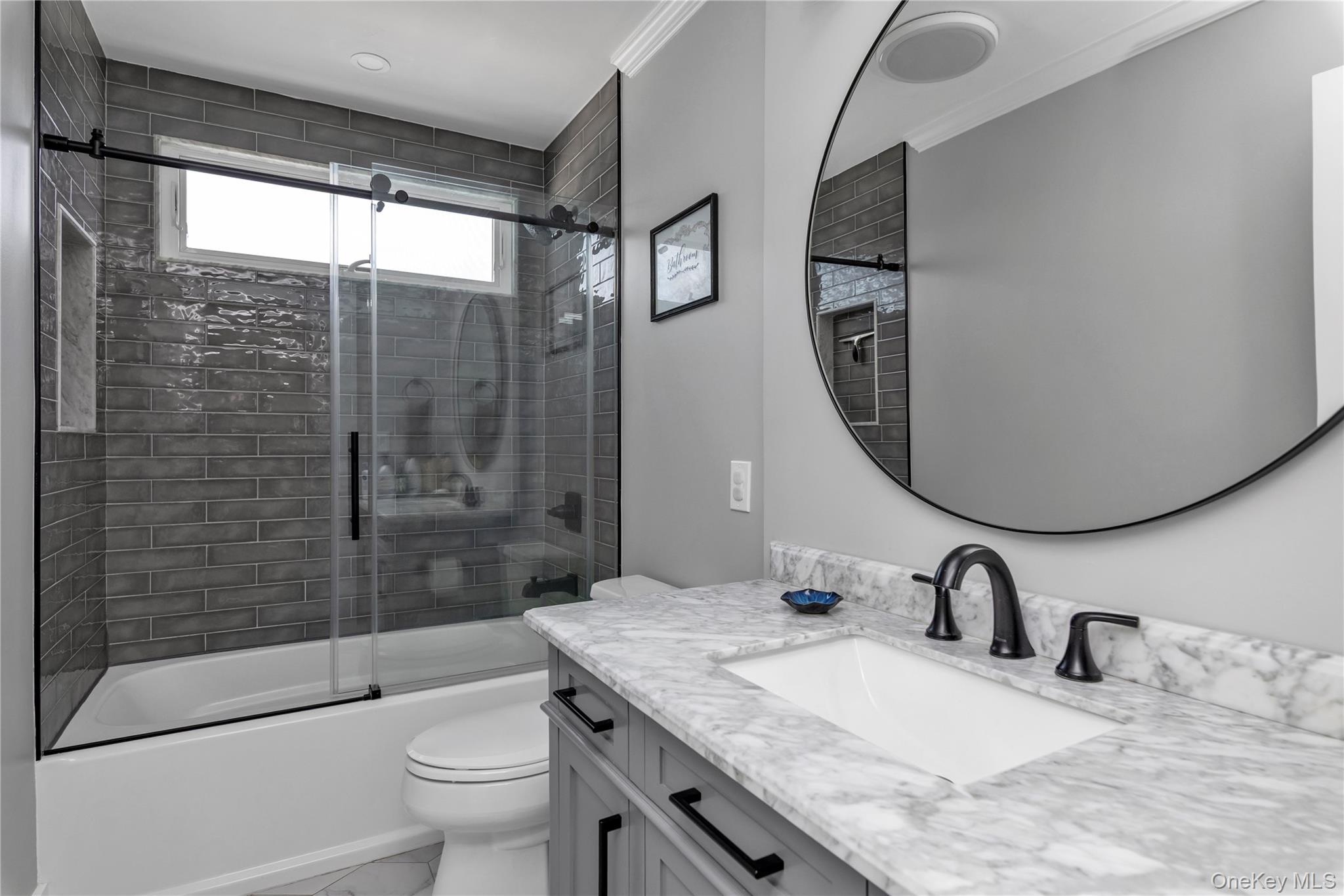 #16 photo, 5 W End Avenue, מחוז נסאו Massapequa , NY 11758