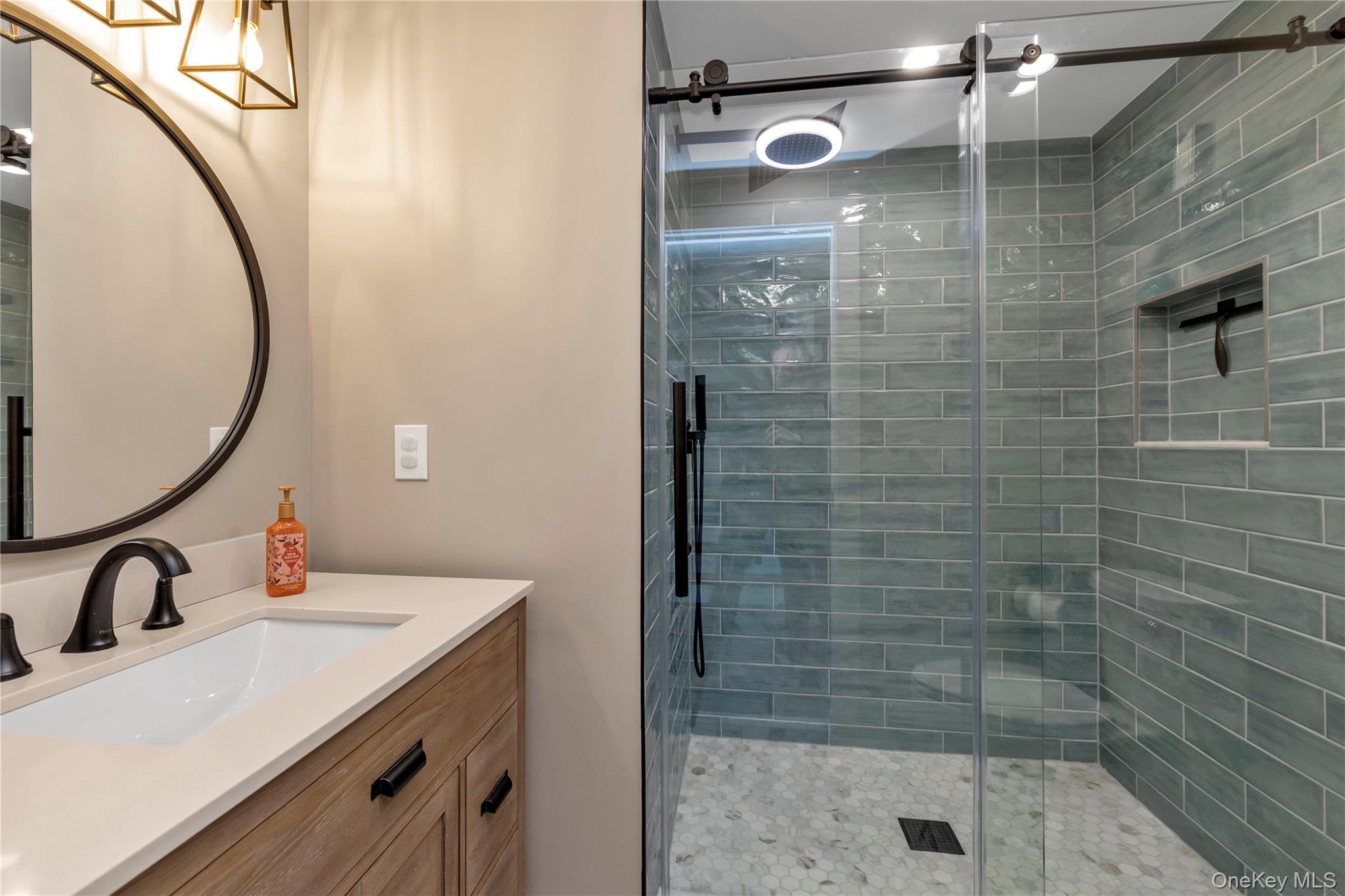 #6 photo, 5 W End Avenue, מחוז נסאו Massapequa , NY 11758