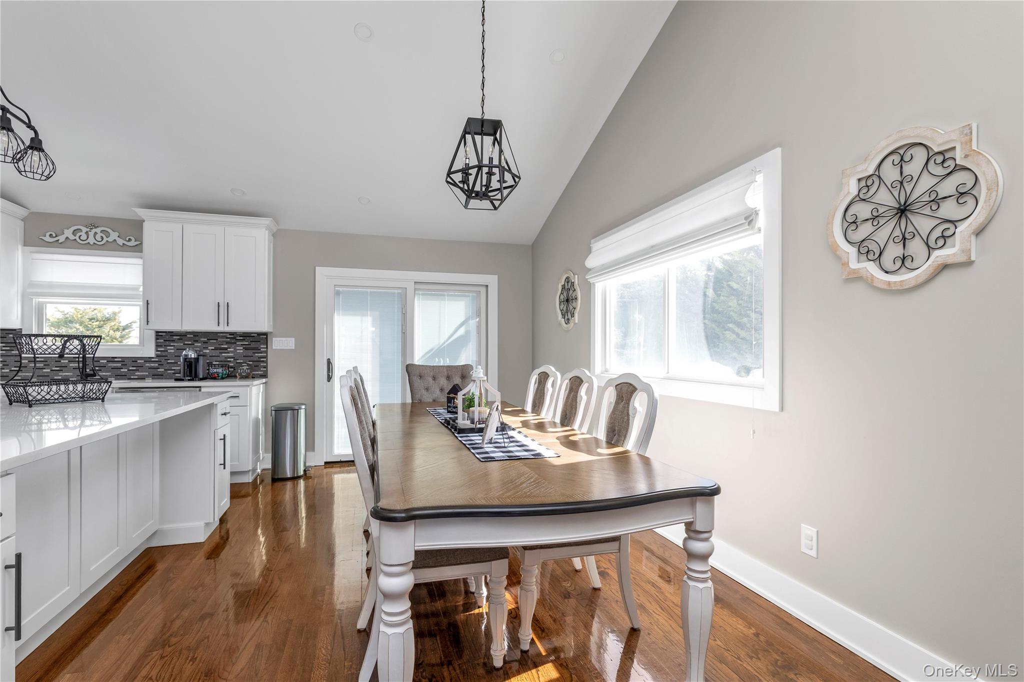 #8 photo, 5 W End Avenue, מחוז נסאו Massapequa , NY 11758