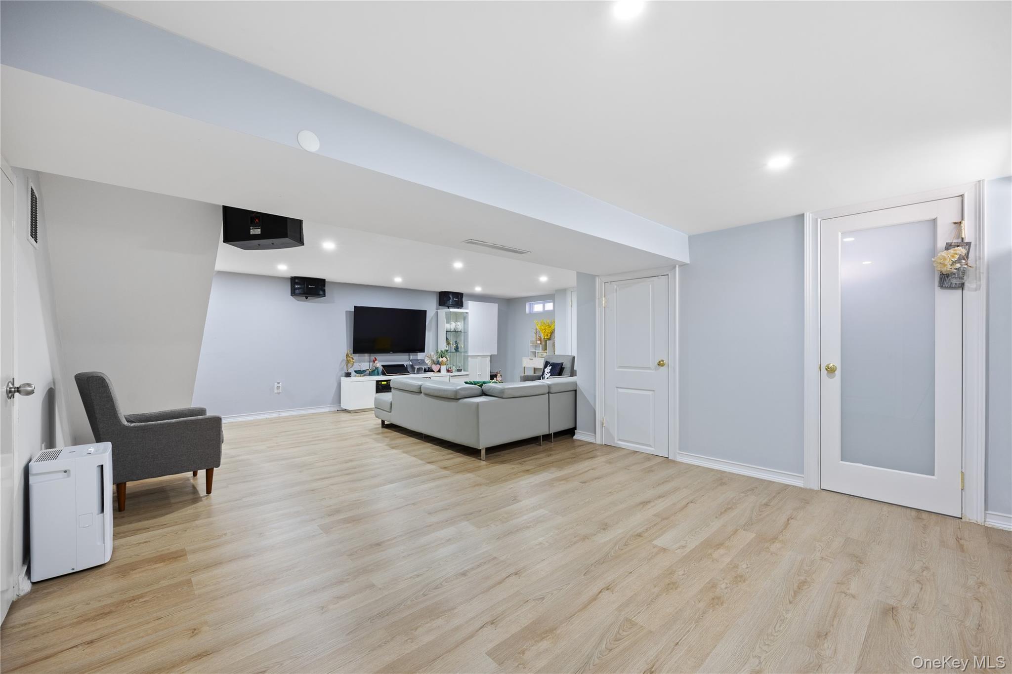 #19 photo, 163-40 19th Avenue, Whitestone , NY 11357