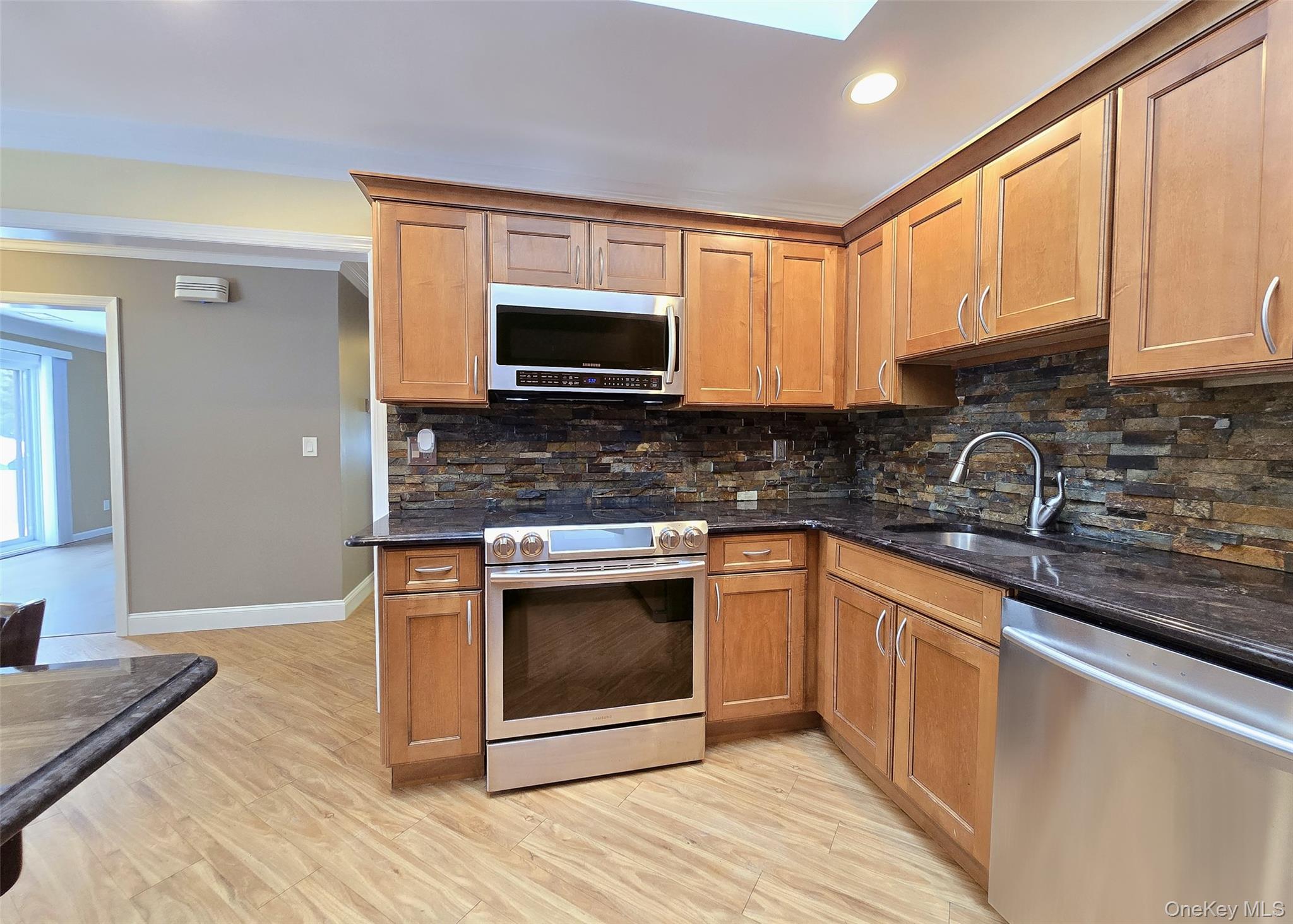 #3 photo, 786 Hilltop Court, Coram , NY 11727