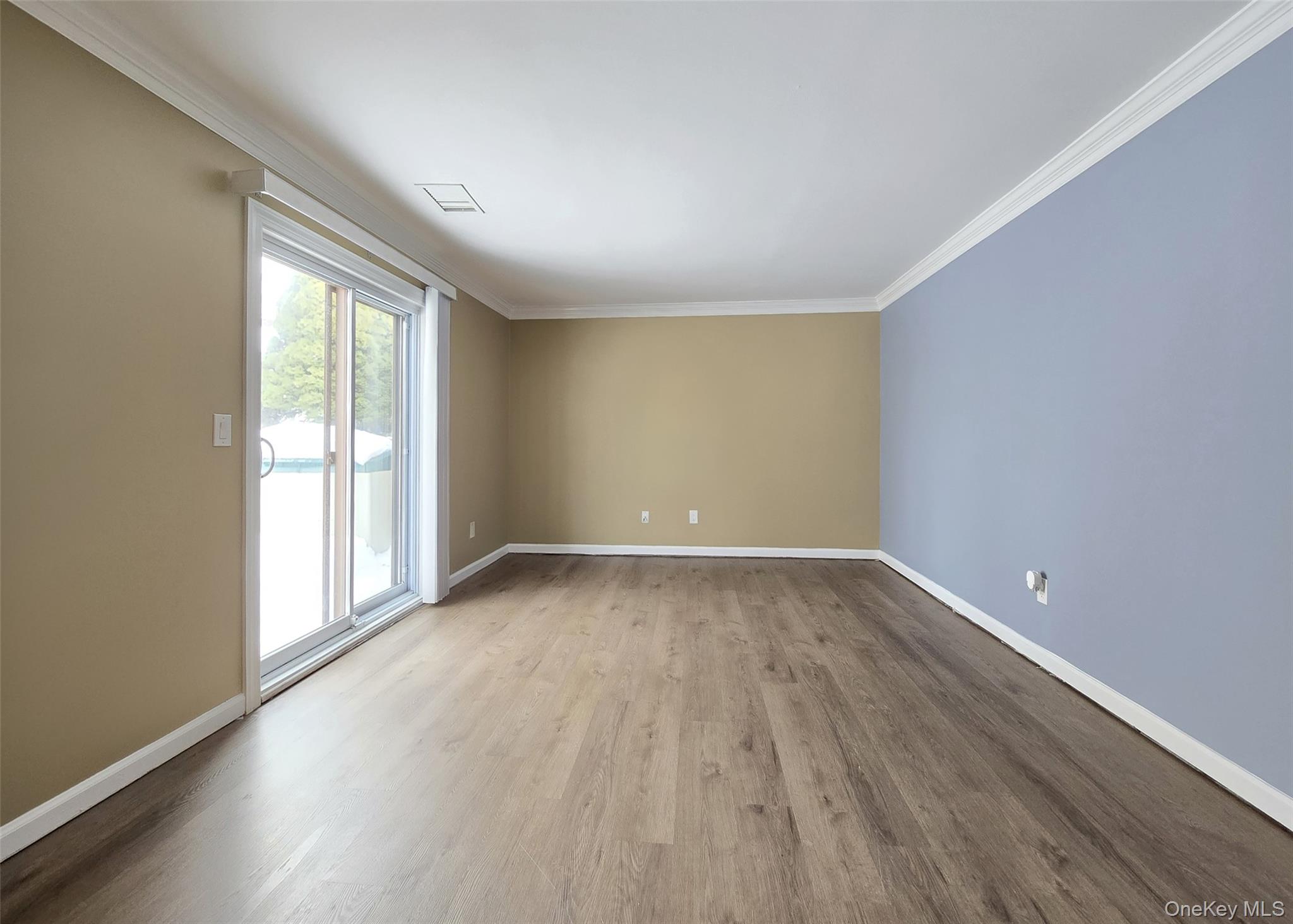 #9 photo, 786 Hilltop Court, Coram , NY 11727