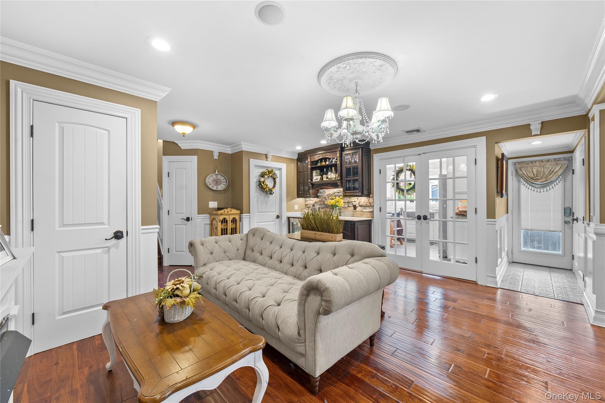 #19 photo, 24 Lebrun Avenue, Саффолк ‖ Amityville , NY 11701