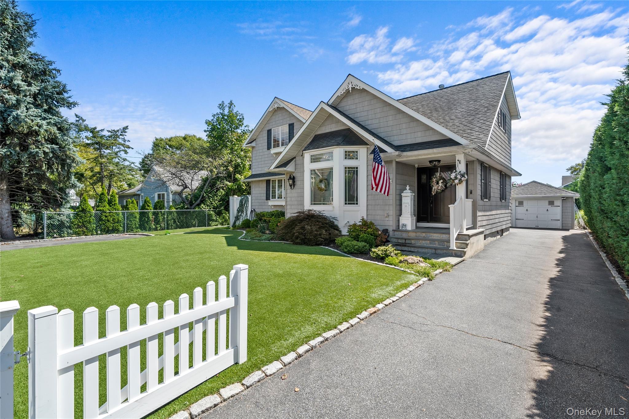 #2 photo, 24 Lebrun Avenue, Саффолк ‖ Amityville , NY 11701