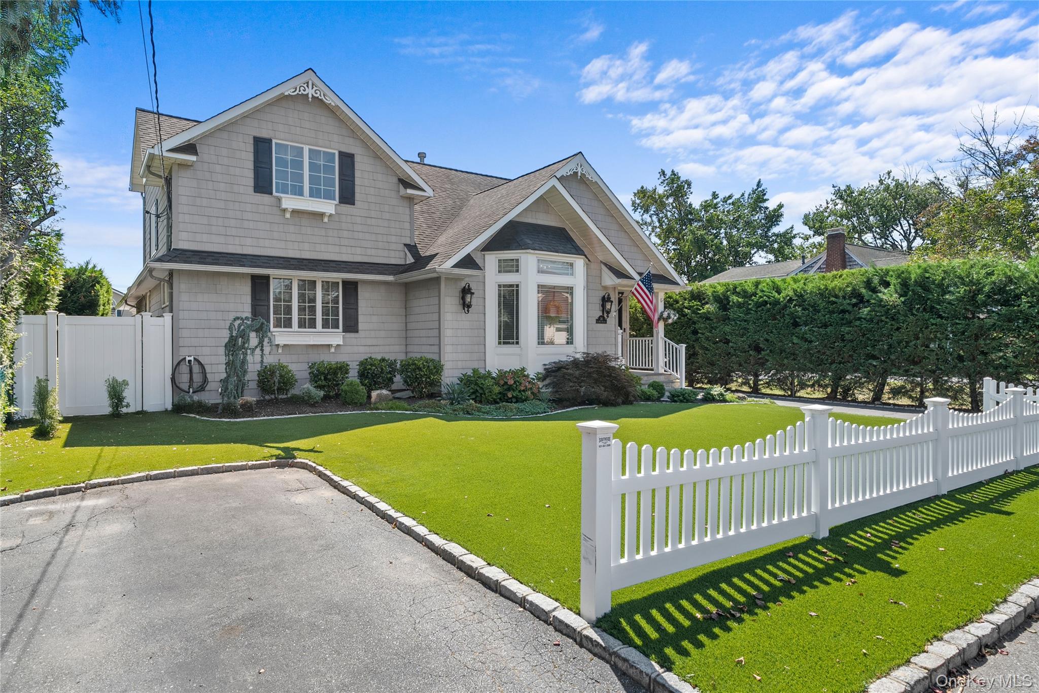 #3 photo, 24 Lebrun Avenue, Саффолк ‖ Amityville , NY 11701