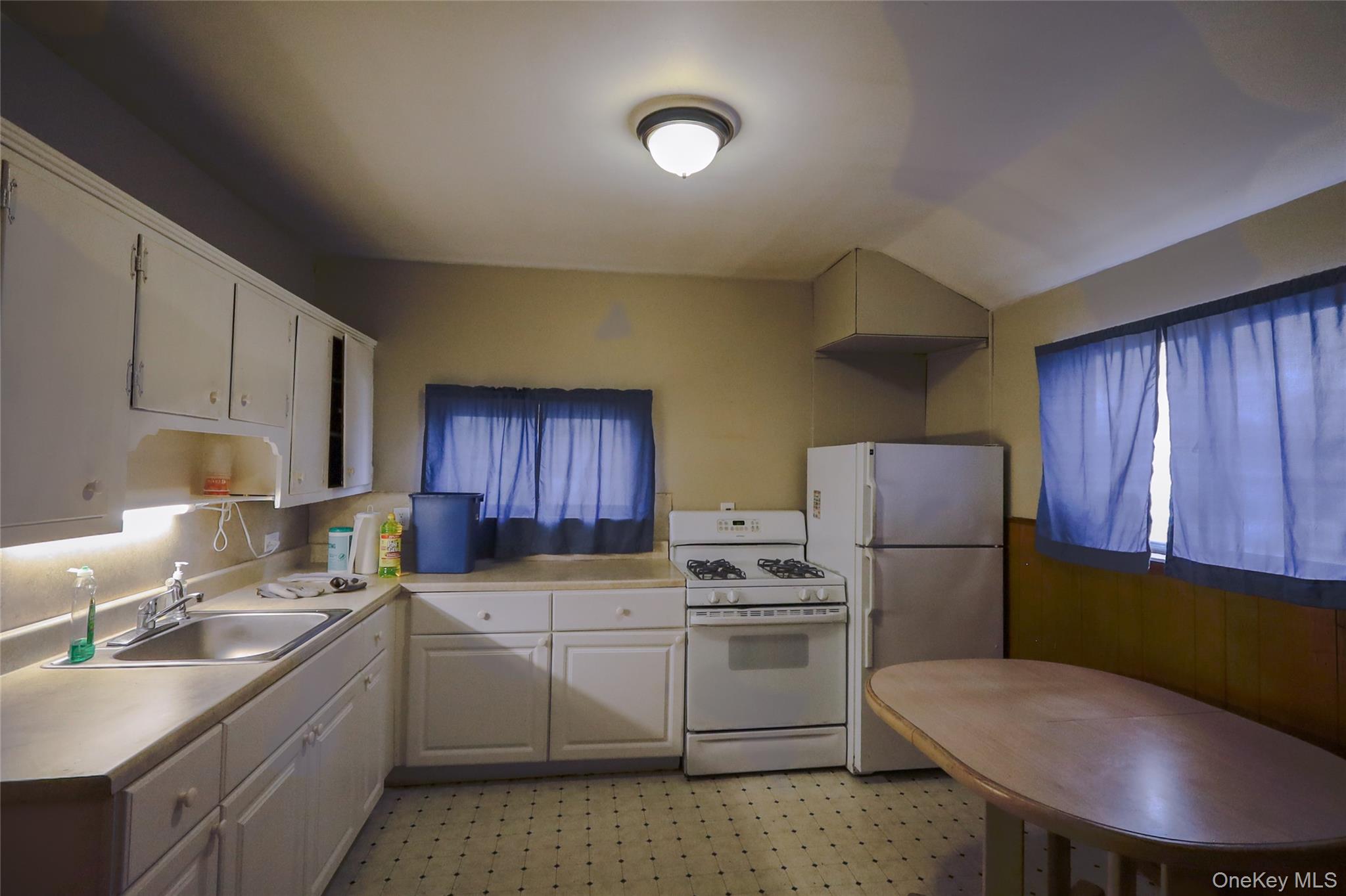 #3 photo, 38A Champlain Street, سوفولك Port Jefferson Station , NY 11776