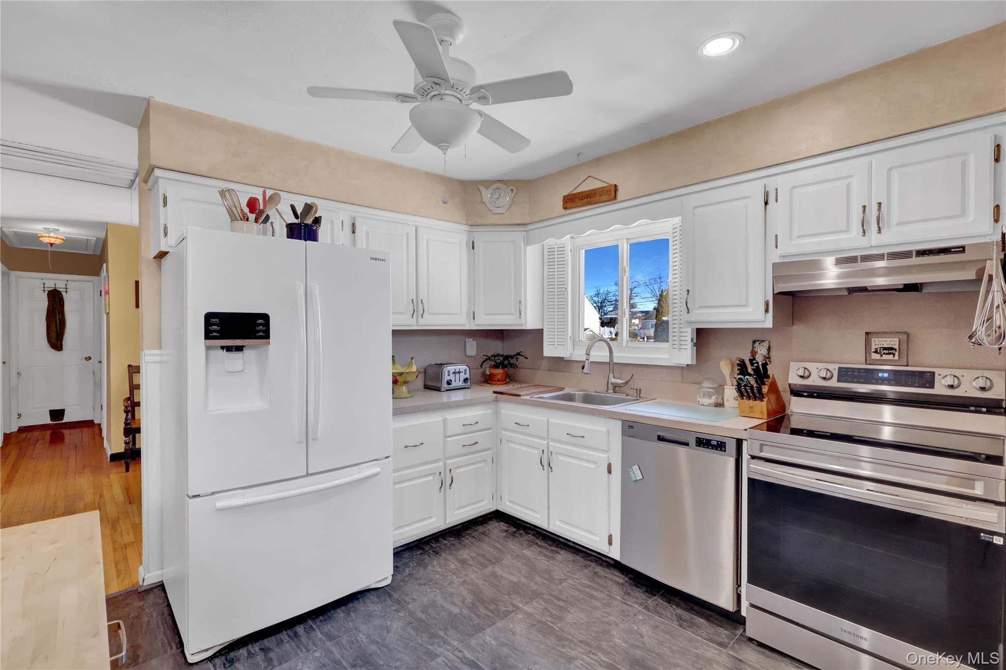 #12 photo, 43 Westchester Avenue, 롱 아일랜드 West Babylon , NY 11704