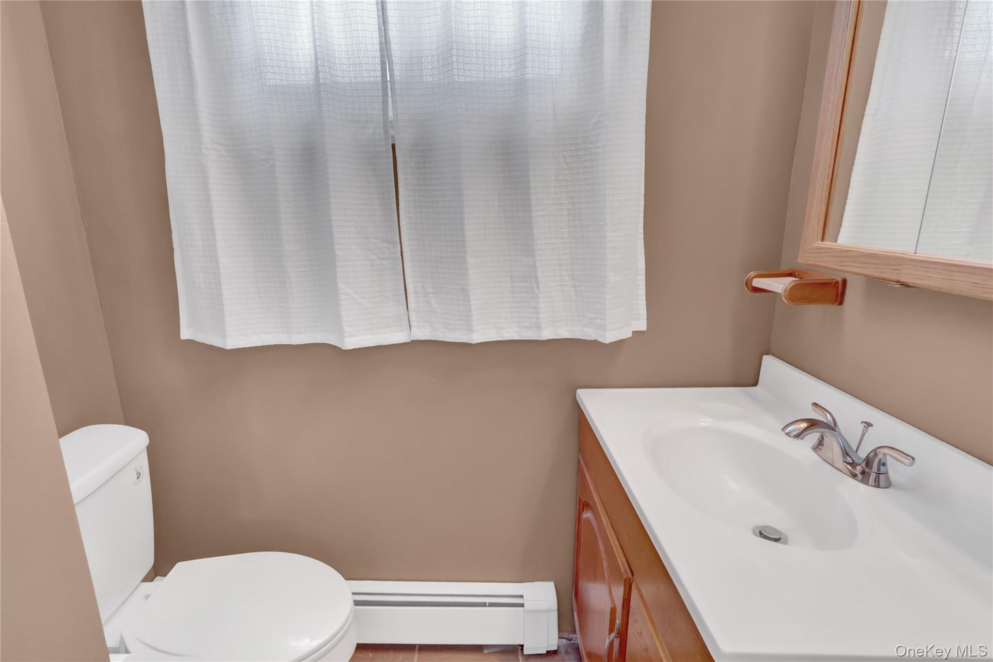 #17 photo, 43 Westchester Avenue, 롱 아일랜드 West Babylon , NY 11704