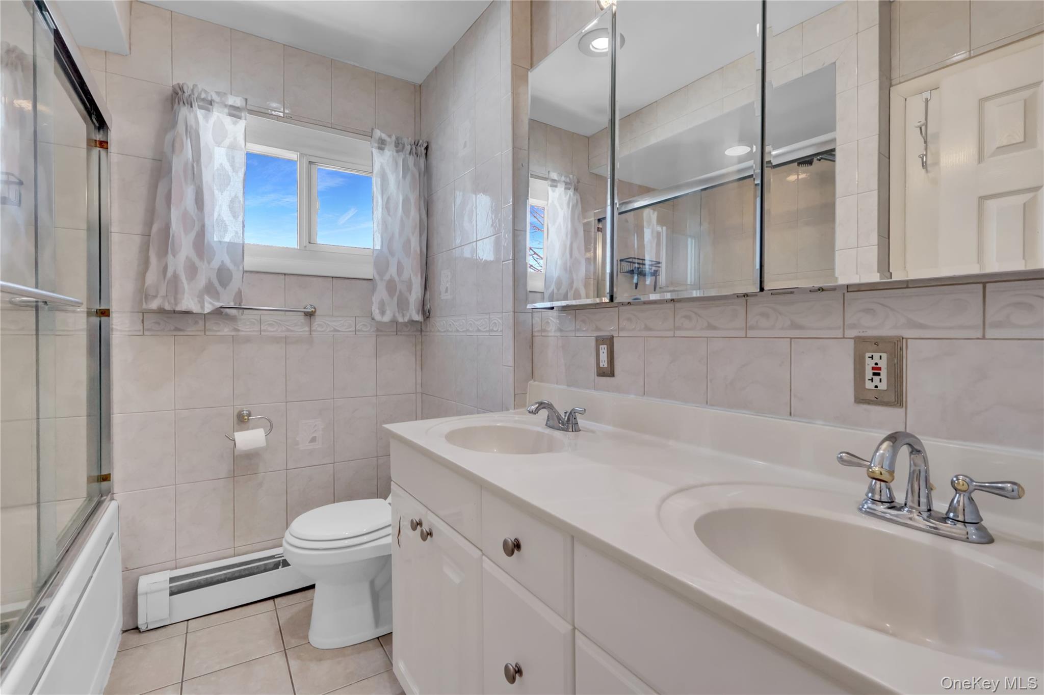 #18 photo, 43 Westchester Avenue, 롱 아일랜드 West Babylon , NY 11704