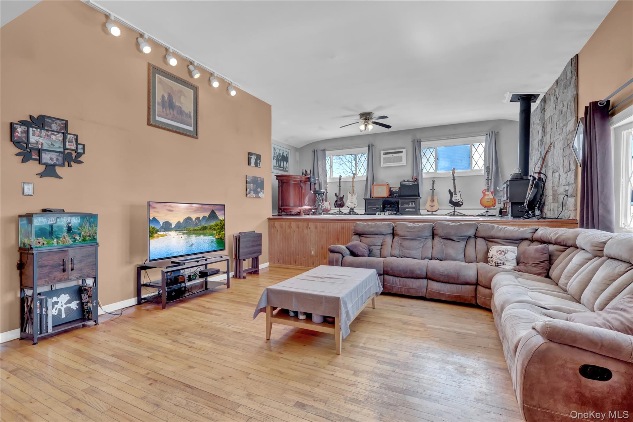 #6 photo, 43 Westchester Avenue, 롱 아일랜드 West Babylon , NY 11704