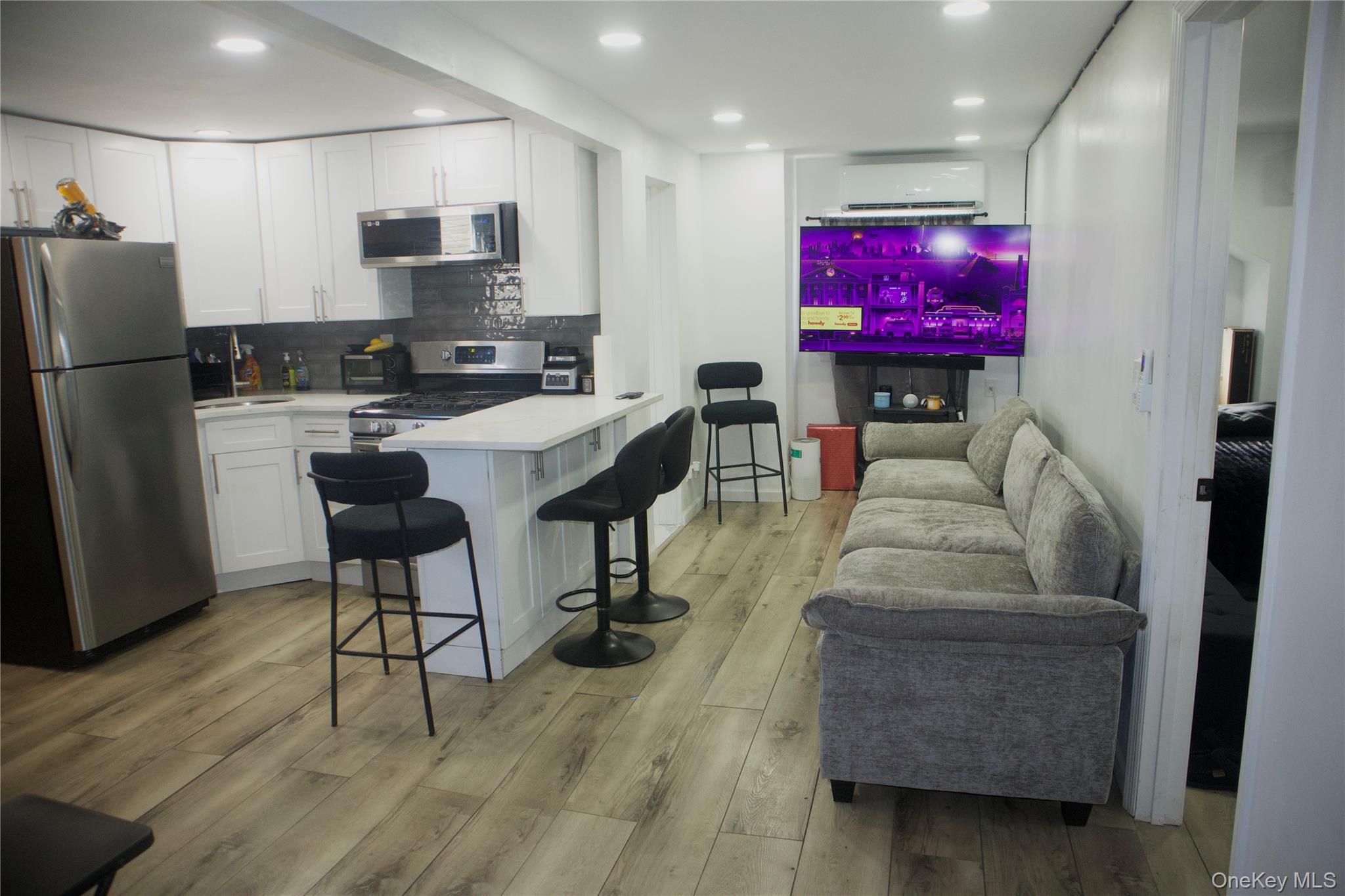 #17 photo, 147-15 223rd Street, קווינס Springfield Gardens , NY 11413