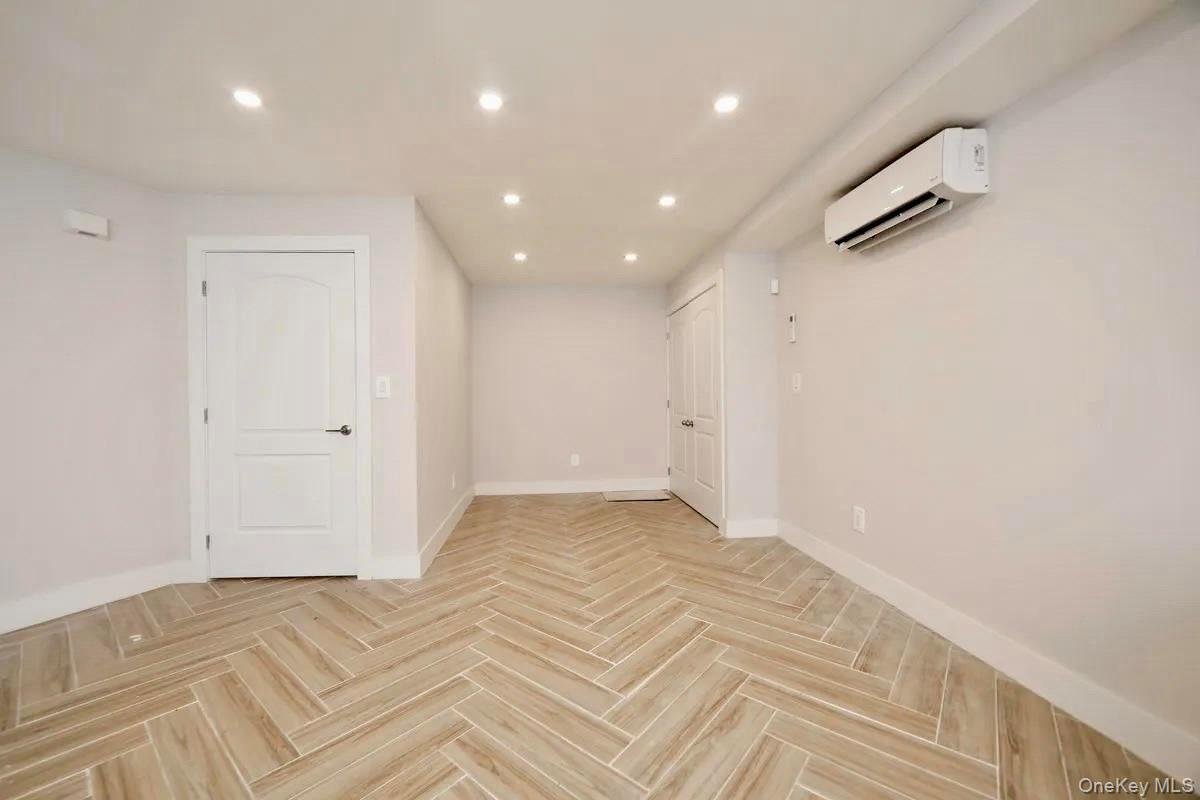 #1 photo, 113-42 Springfield Boulevard, কুইন্‌স Queens Village , NY 11429