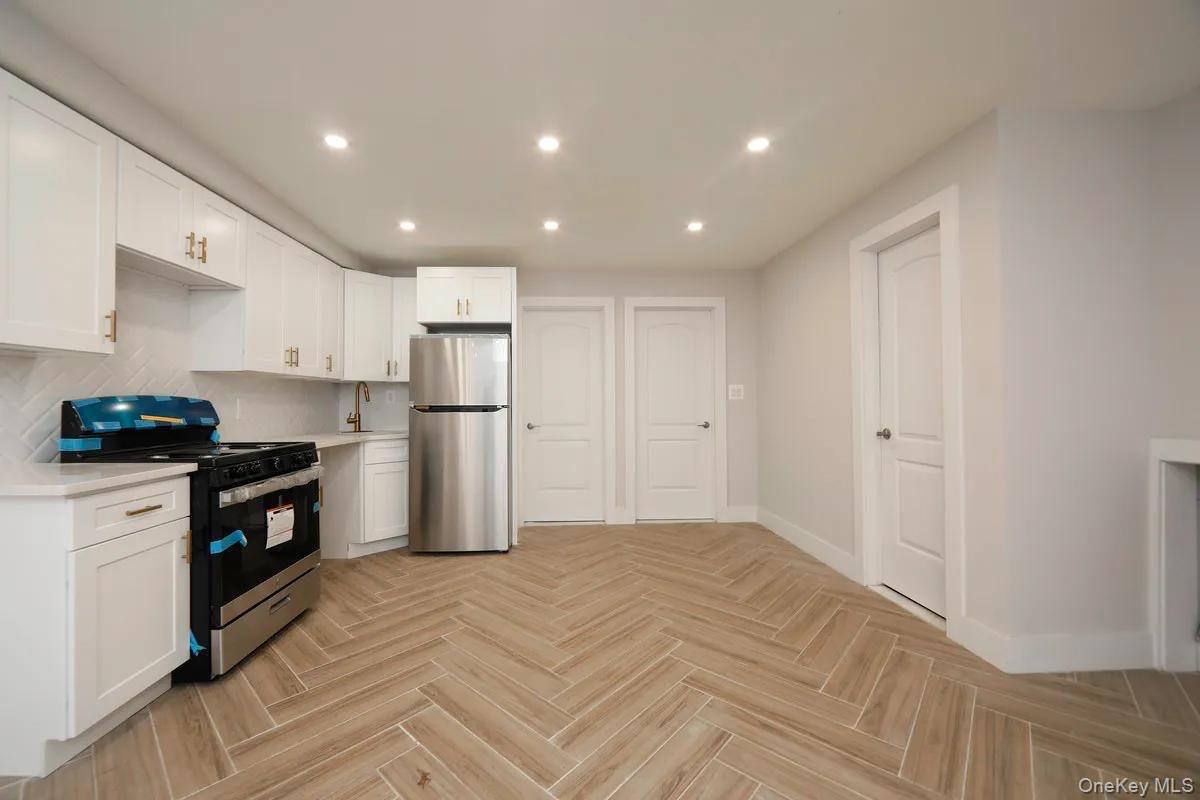 #3 photo, 113-42 Springfield Boulevard, কুইন্‌স Queens Village , NY 11429