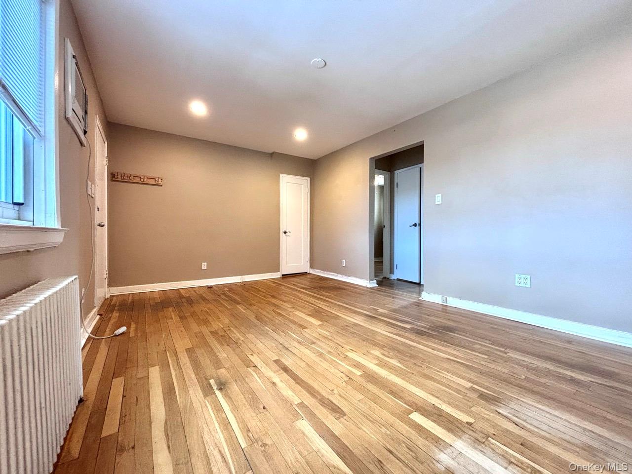 #6 photo, 75-32 263rd Street, Glen Oaks , NY 11004