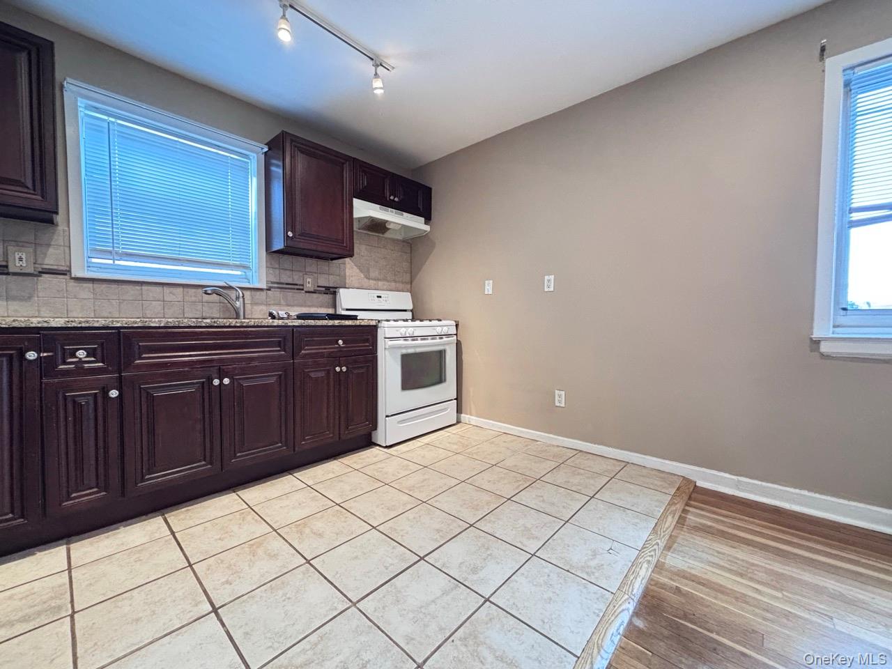 #8 photo, 75-32 263rd Street, Glen Oaks , NY 11004