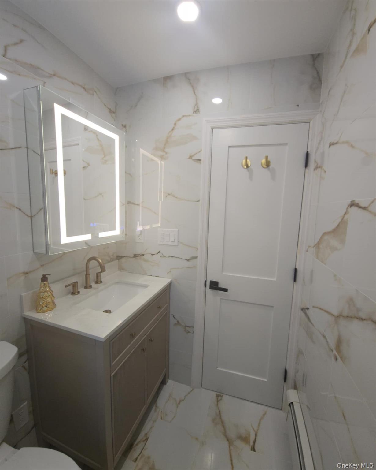 #15 photo, 46 W Clearwater Road, Lindenhurst , NY 11757