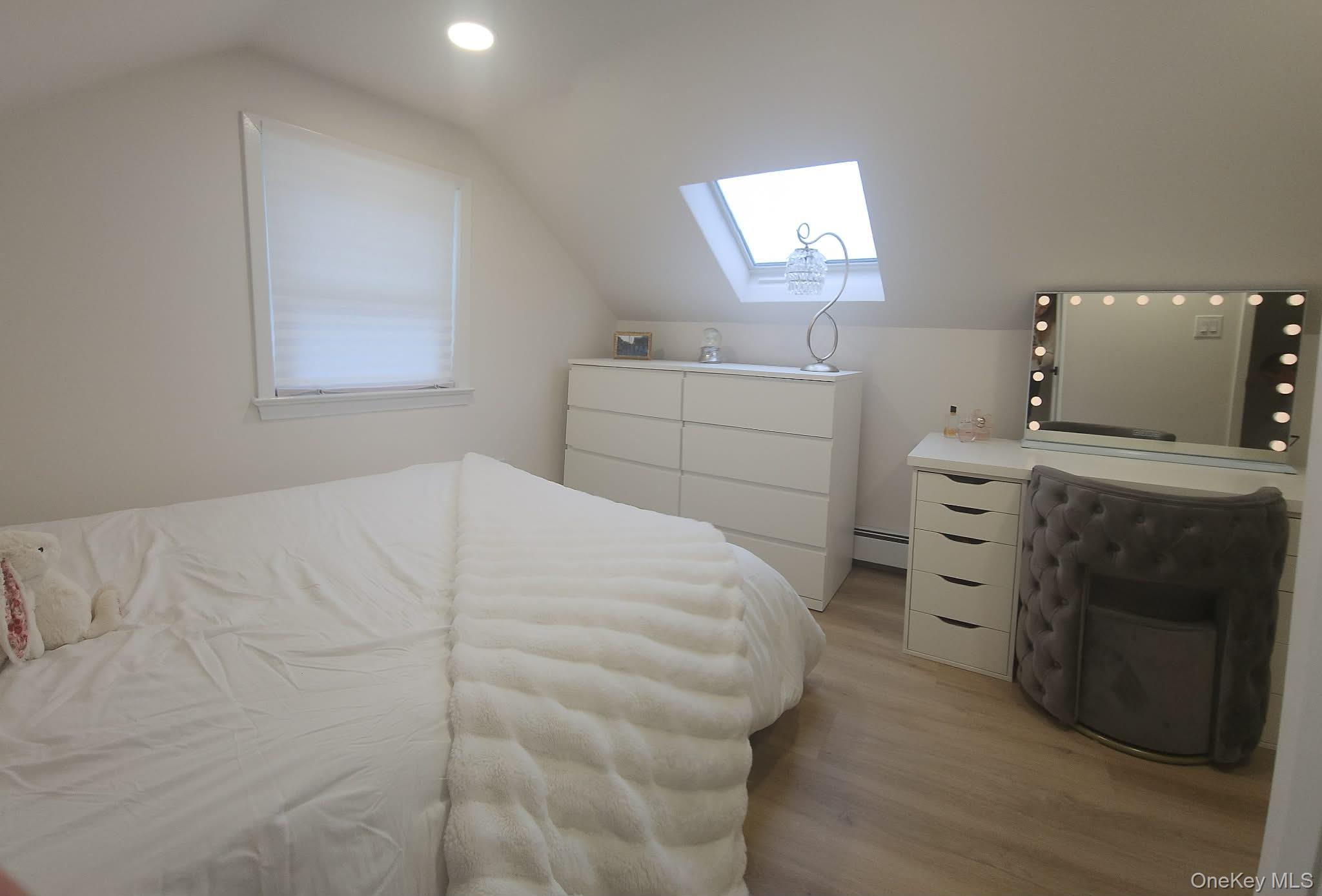 #19 photo, 46 W Clearwater Road, Lindenhurst , NY 11757