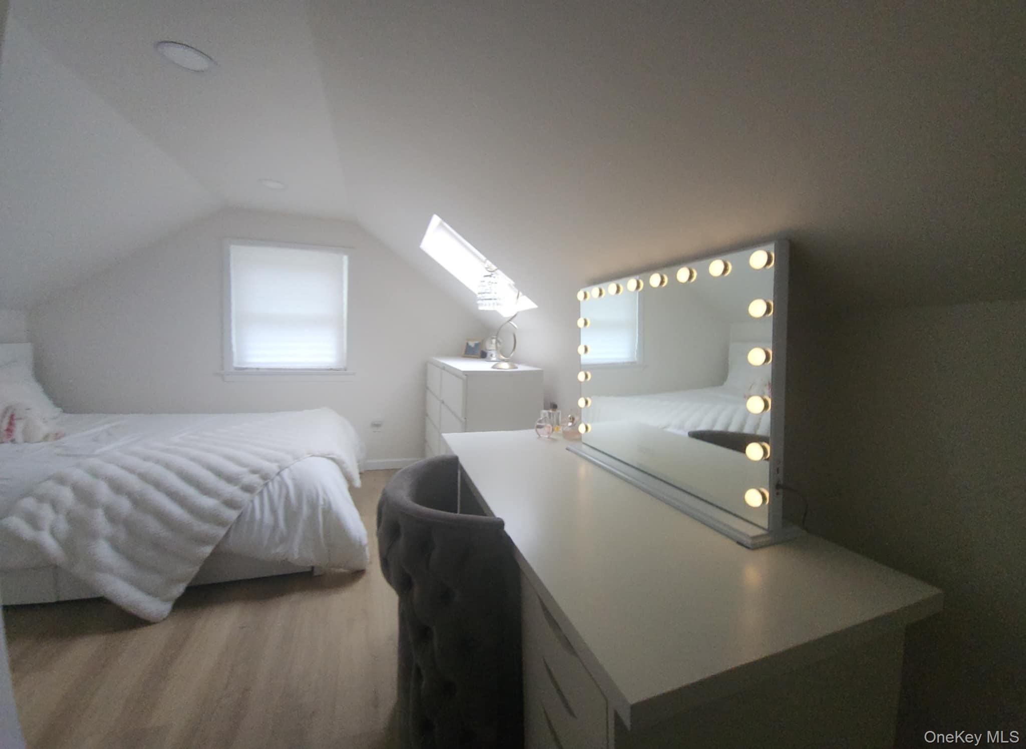 #20 photo, 46 W Clearwater Road, Lindenhurst , NY 11757