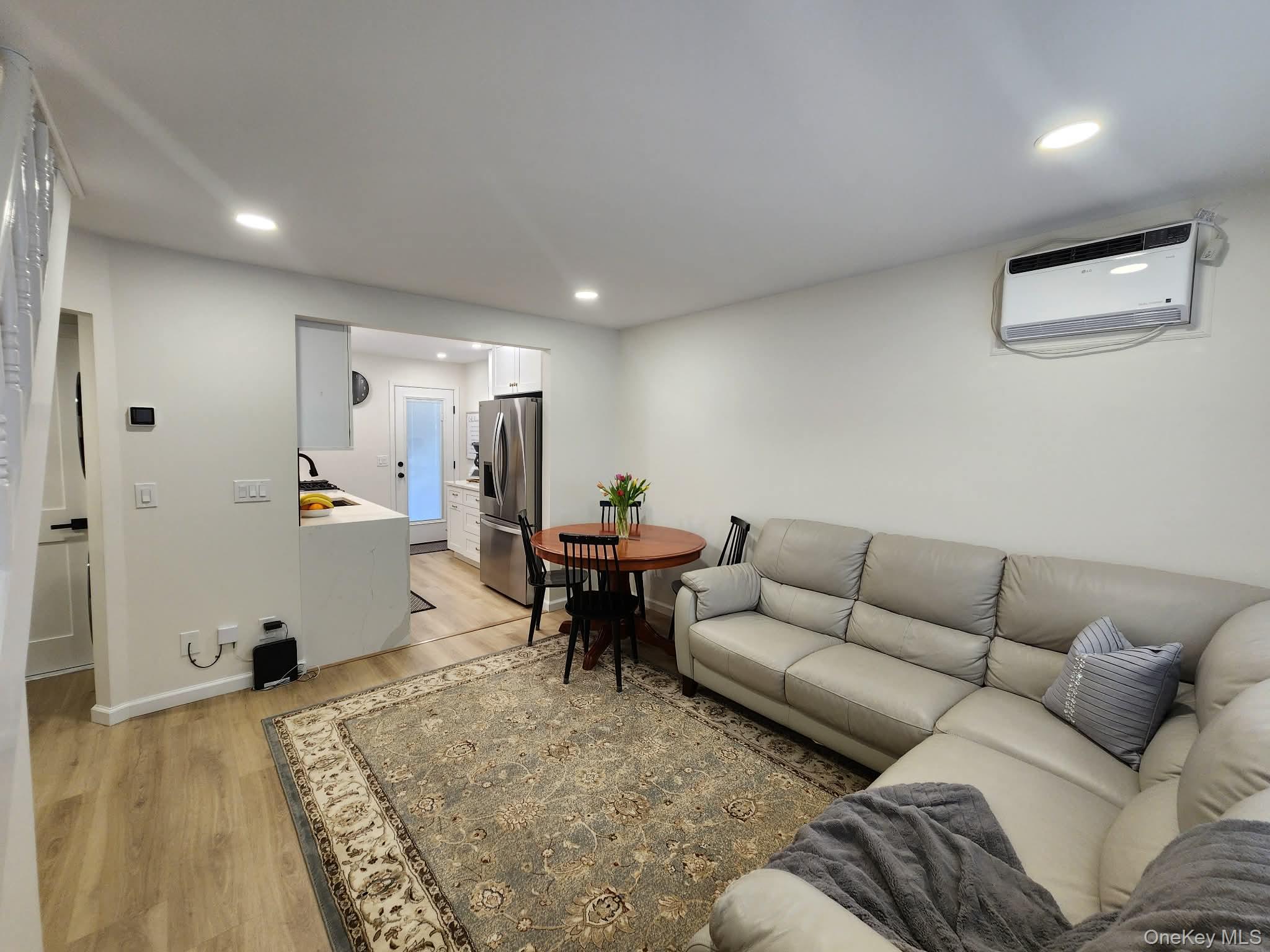 #6 photo, 46 W Clearwater Road, Lindenhurst , NY 11757