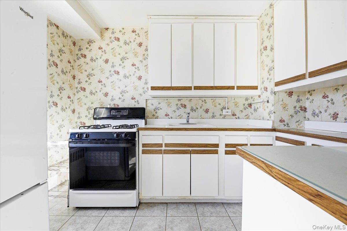 #11 photo, 90-60 Union Turnpike, Glendale , NY 11385