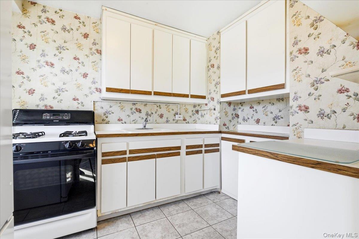 #12 photo, 90-60 Union Turnpike, Glendale , NY 11385