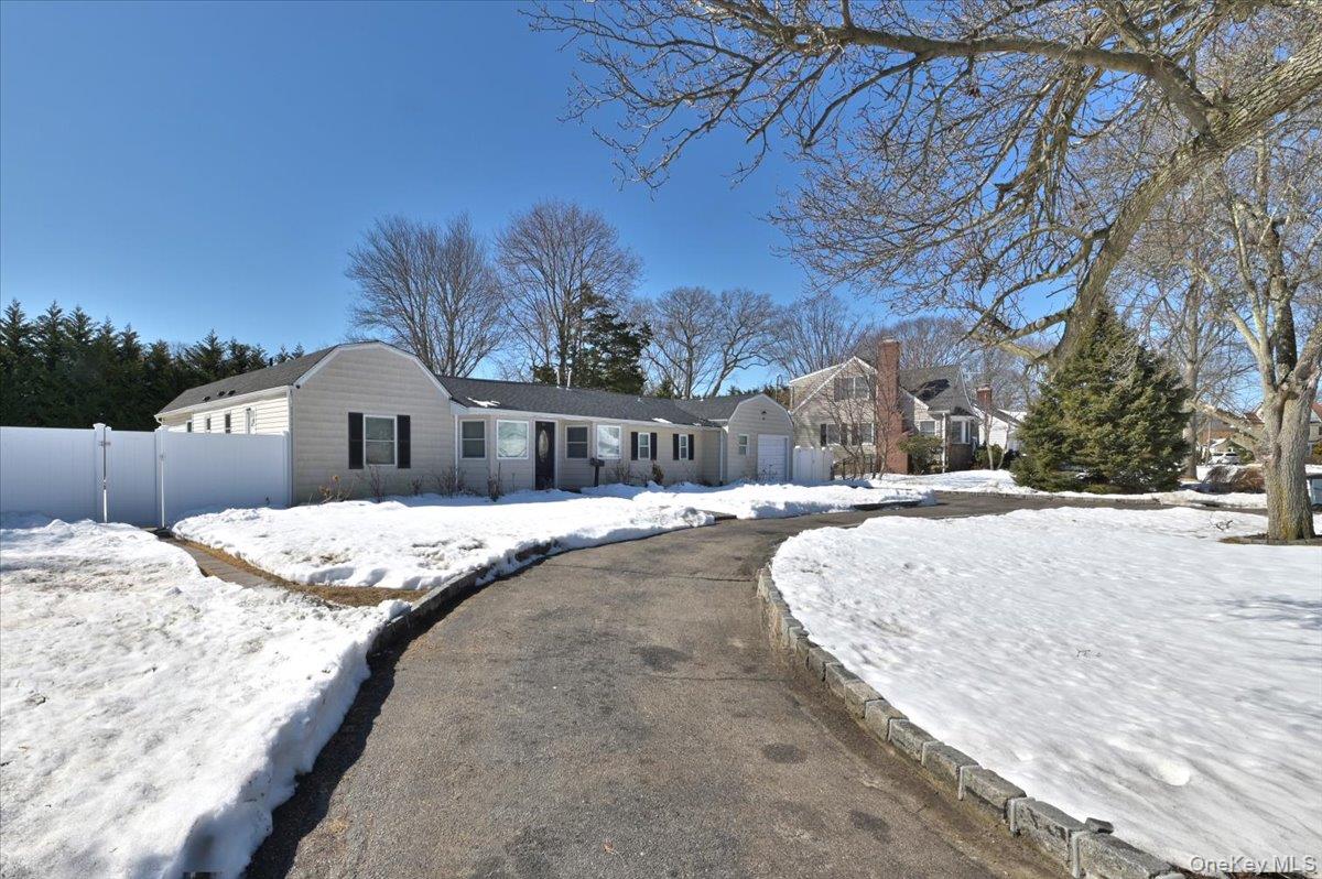 #2 photo, 62 Bayside Avenue, Саффолк ‖ Amityville , NY 11701