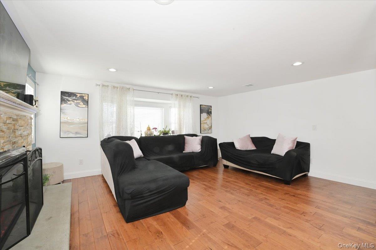 #4 photo, 62 Bayside Avenue, Саффолк ‖ Amityville , NY 11701