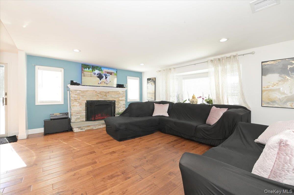 #5 photo, 62 Bayside Avenue, Саффолк ‖ Amityville , NY 11701