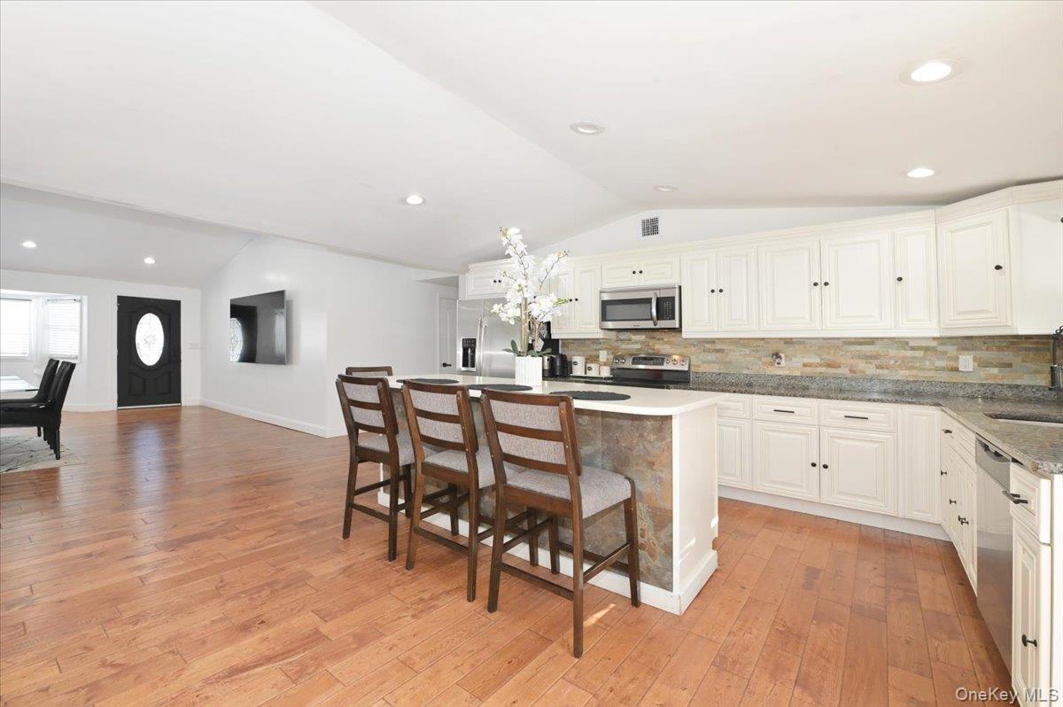 #9 photo, 62 Bayside Avenue, Саффолк ‖ Amityville , NY 11701