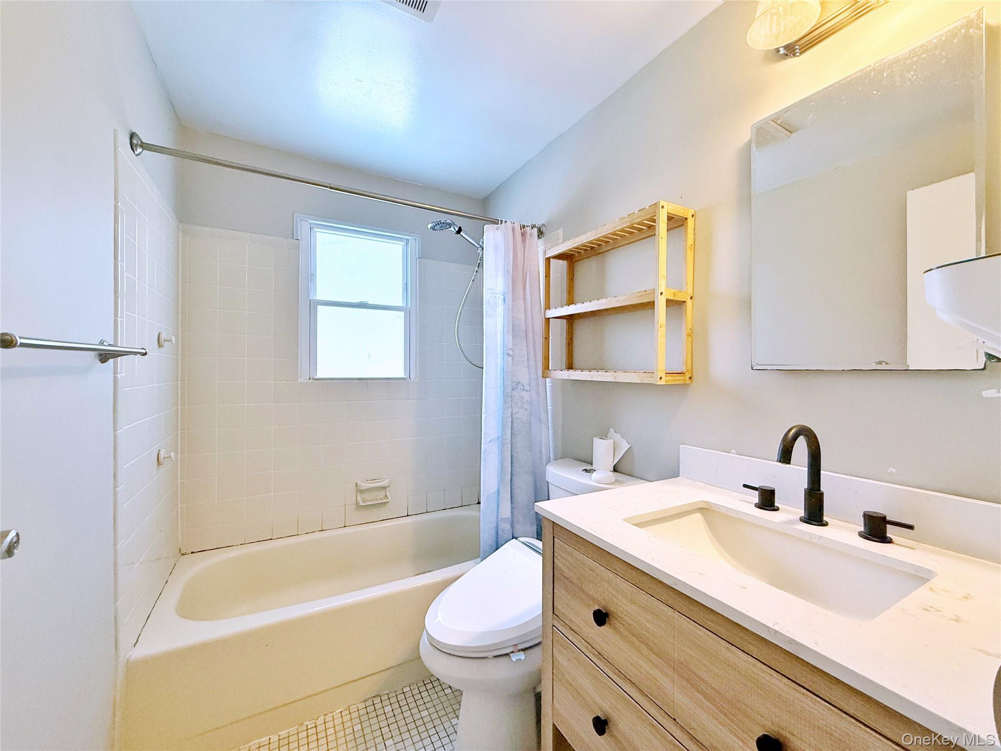 #10 photo, 14 Willets Drive, Syosset , NY 11791